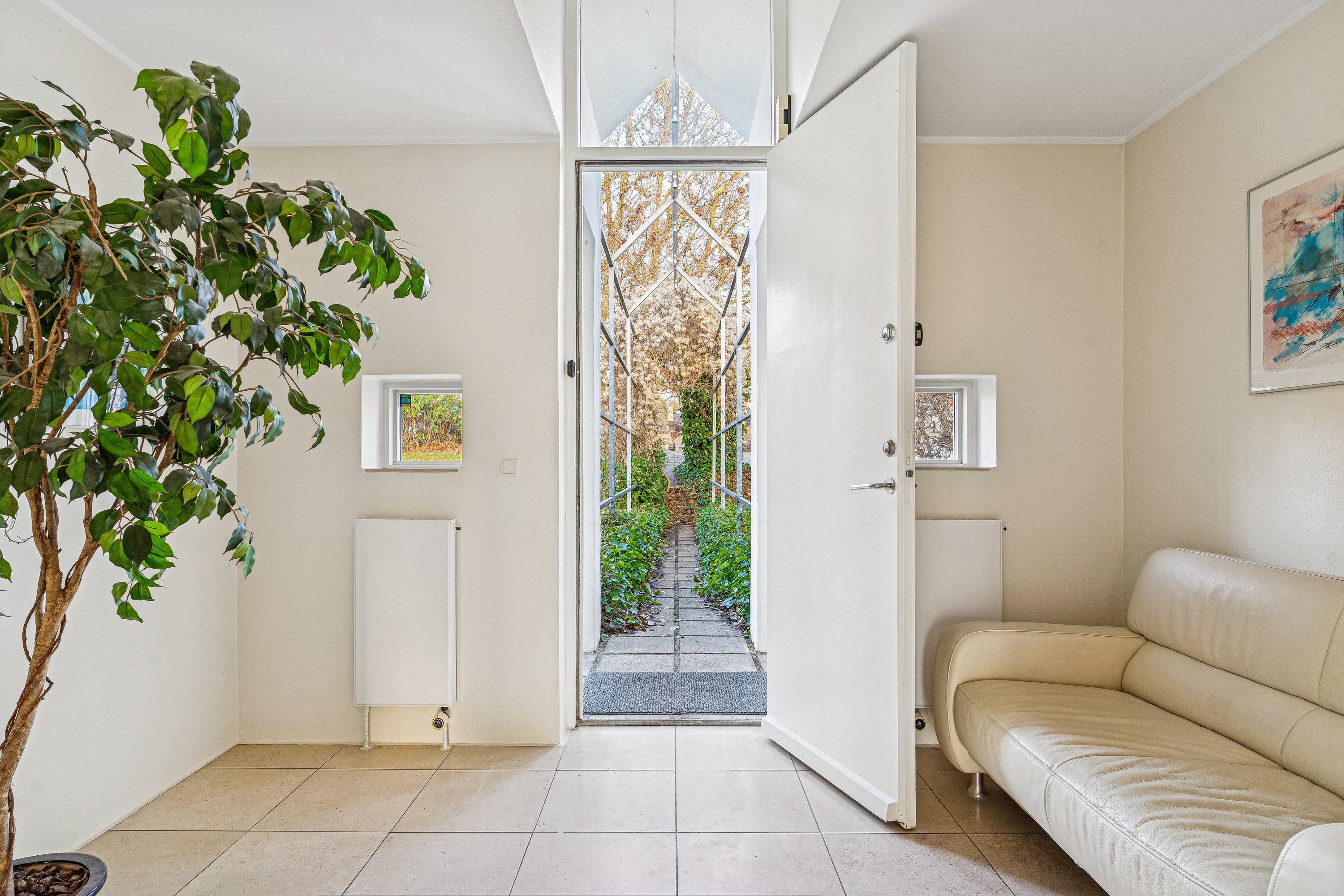 Fremhævet stue billede i fuldskærmstilstand. Billede af Søndersøvej 49, 3500 Værløse