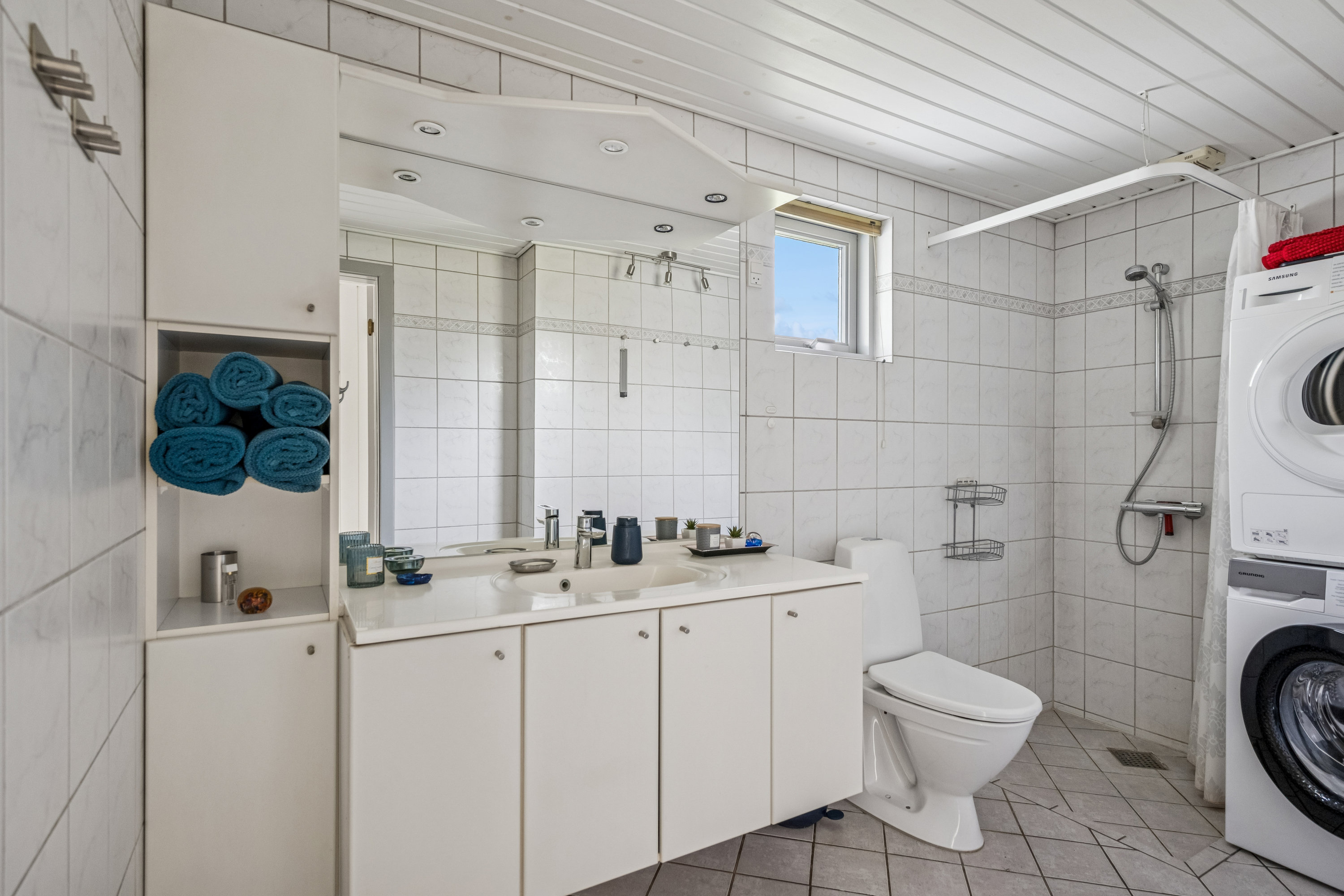 Fremhævet badeværelse billede i fuldskærmstilstand. Billede af Rævevej 5, Ahl Strand, 8400 Ebeltoft