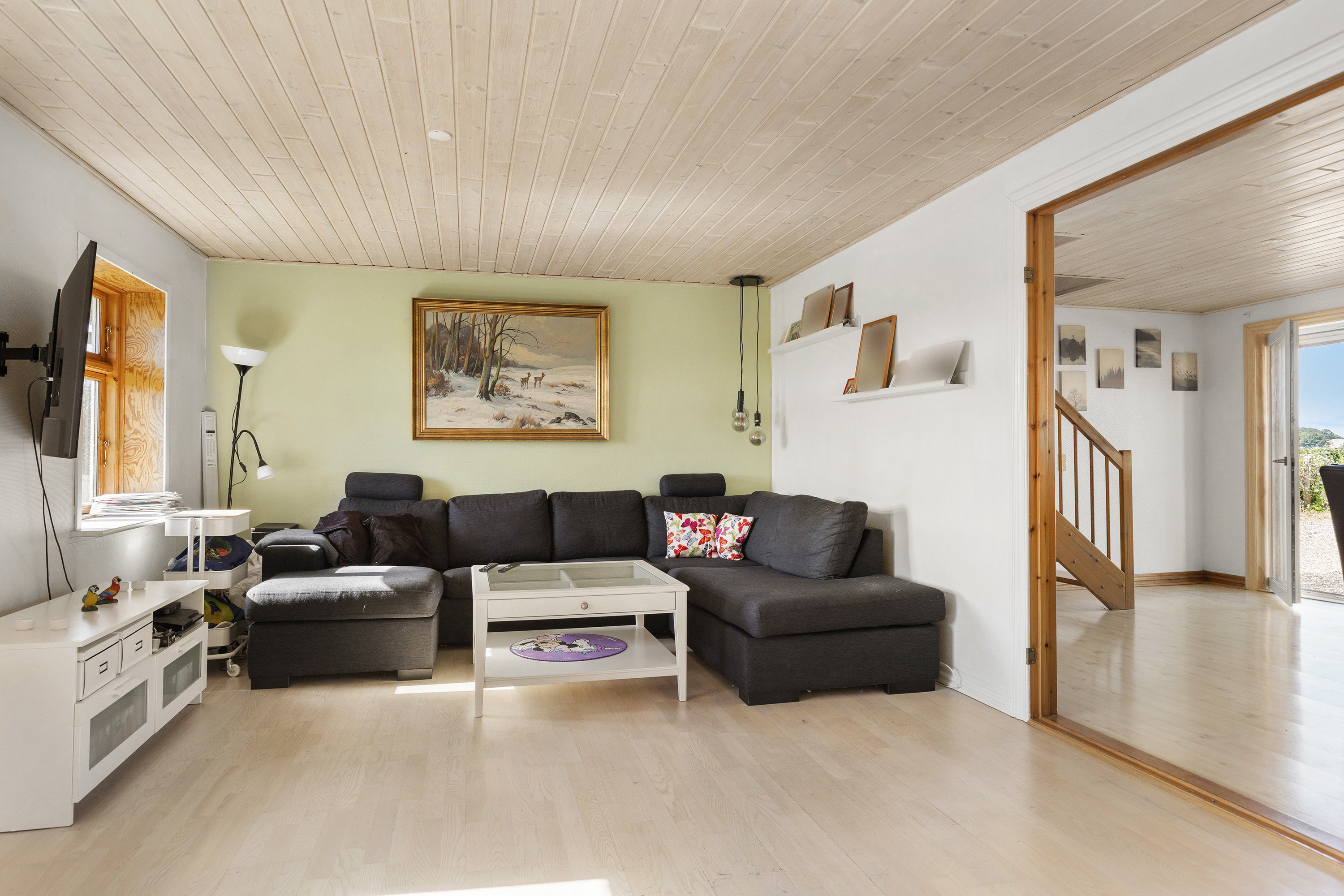 Fremhævet stue billede i fuldskærmstilstand. Billede af Myhlenbergvej 74, 9510 Arden