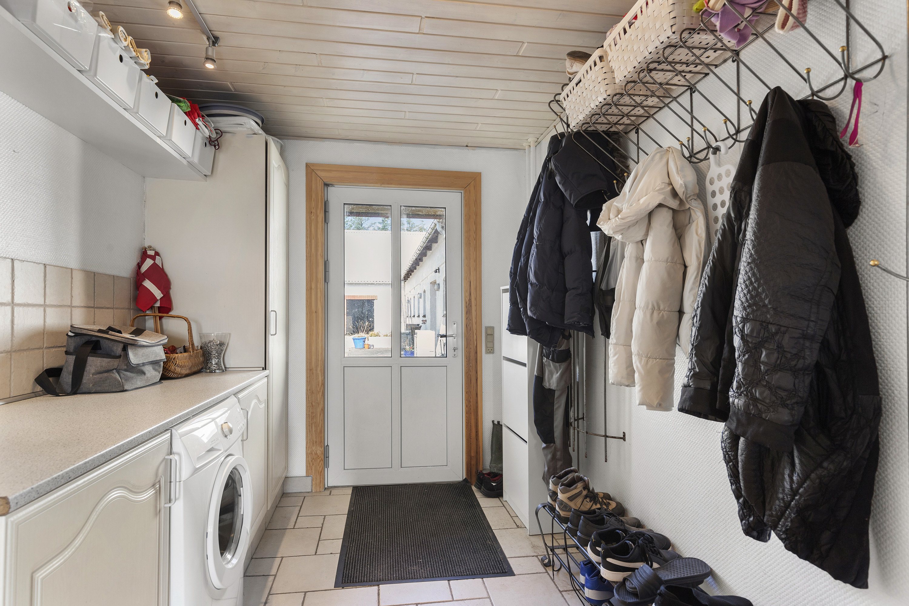 Fremhævet entré/bryggers billede i fuldskærmstilstand. Billede af Myhlenbergvej 74, 9510 Arden