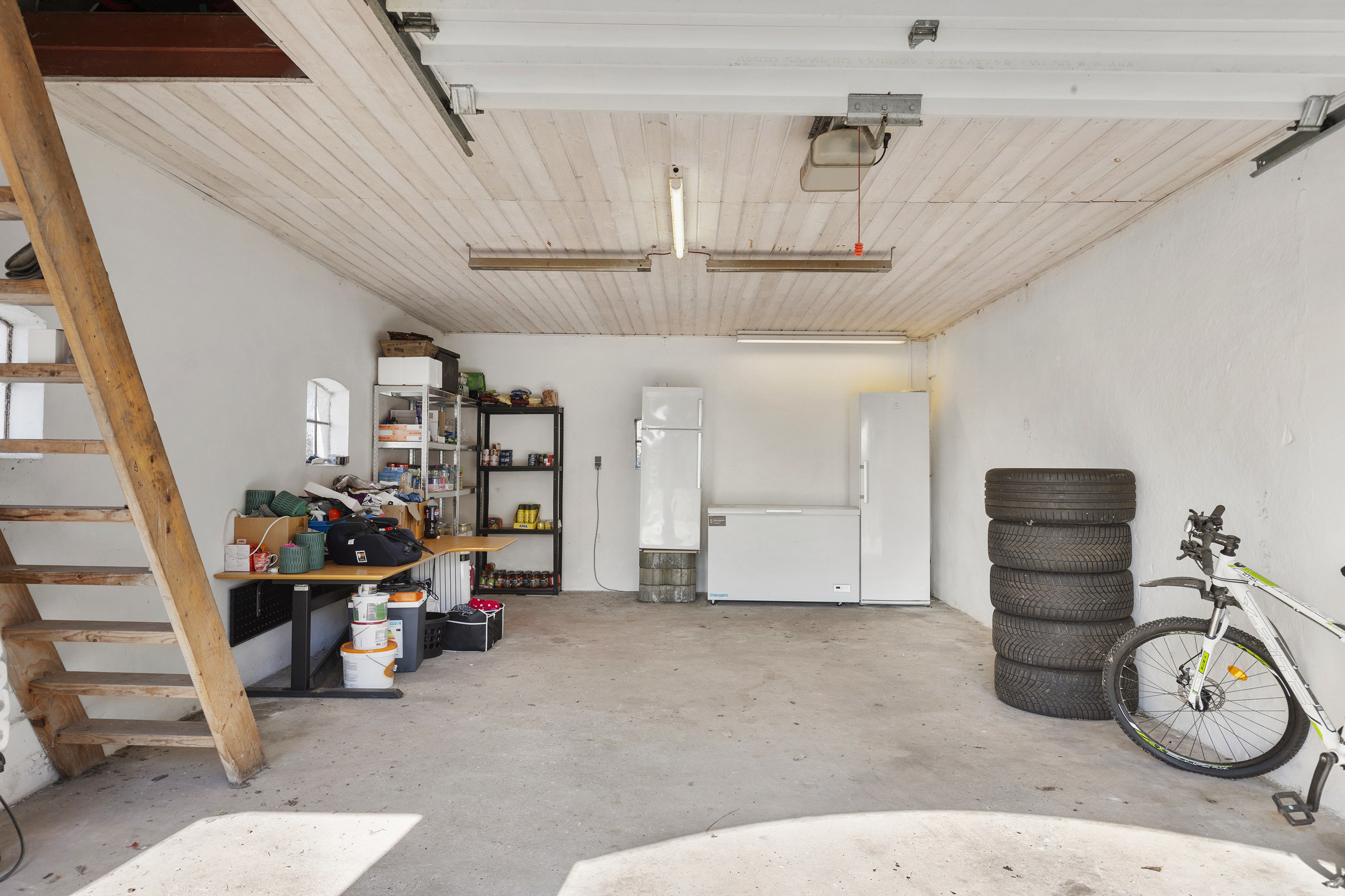 Fremhævet garage billede i fuldskærmstilstand. Billede af Myhlenbergvej 74, 9510 Arden