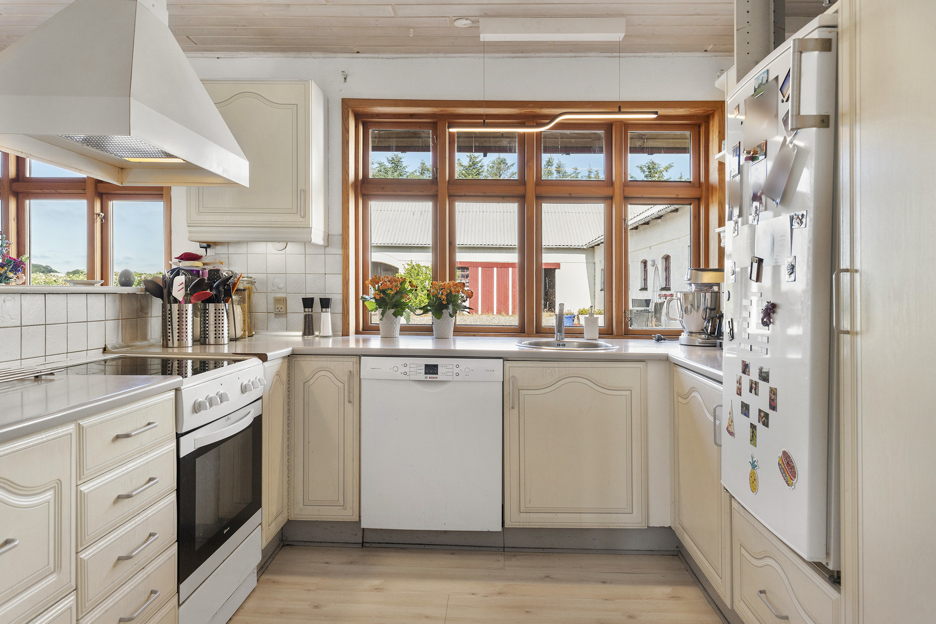 Fremhævet køkken billede i fuldskærmstilstand. Billede af Myhlenbergvej 74, 9510 Arden