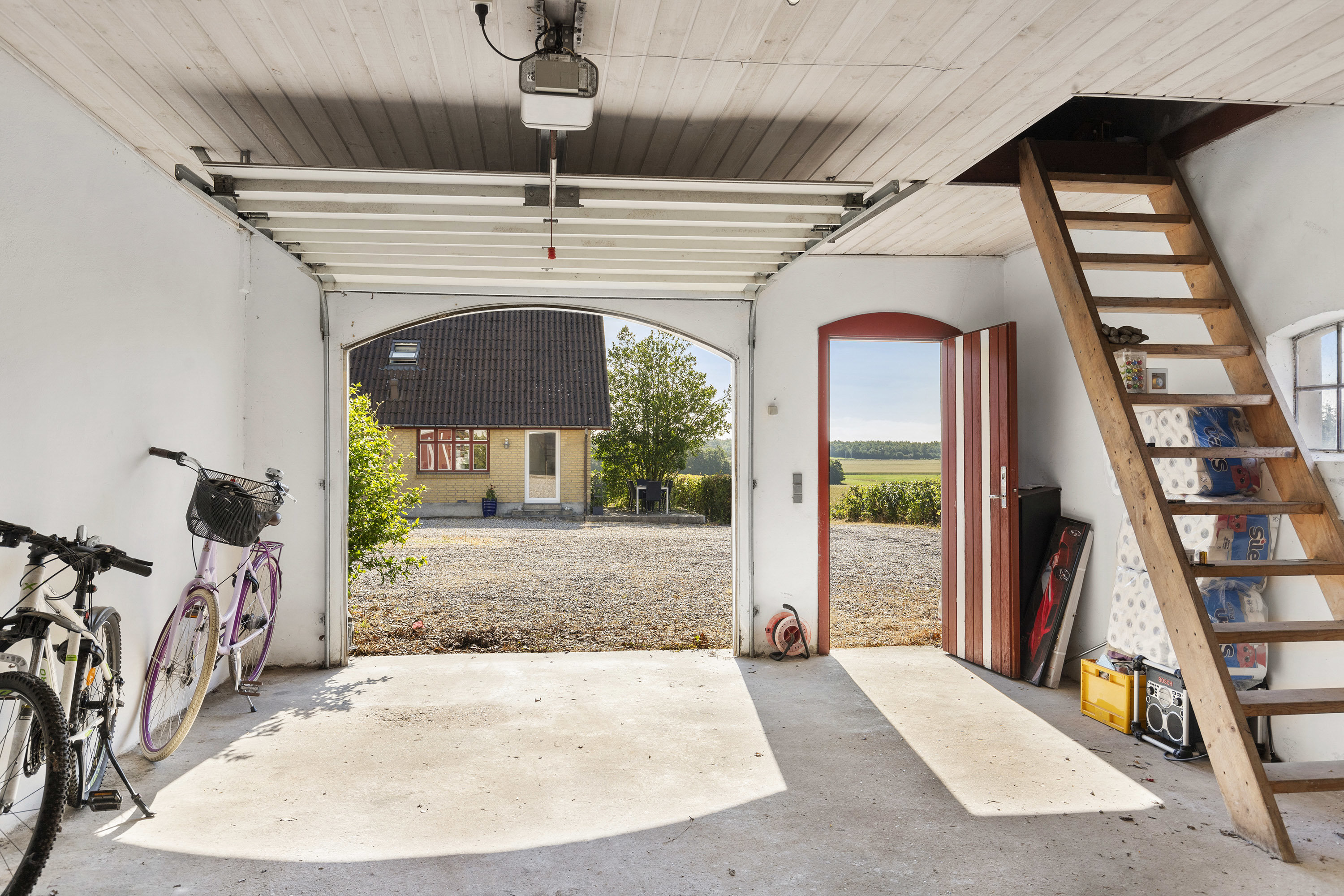 Fremhævet garage billede i fuldskærmstilstand. Billede af Myhlenbergvej 74, 9510 Arden