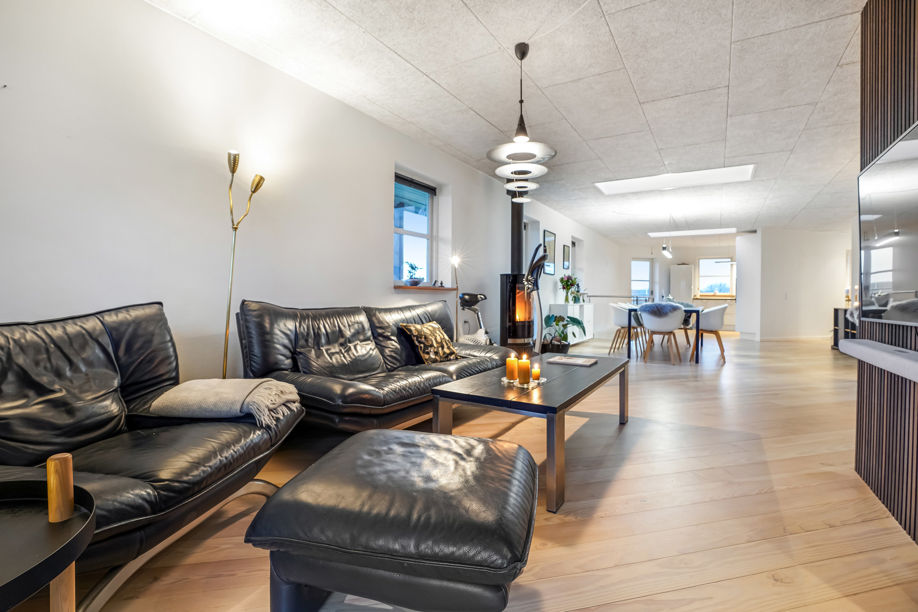 Fremhævet stue billede i fuldskærmstilstand. Billede af Granvangen 19, Sdr Vissing, 8740 Brædstrup