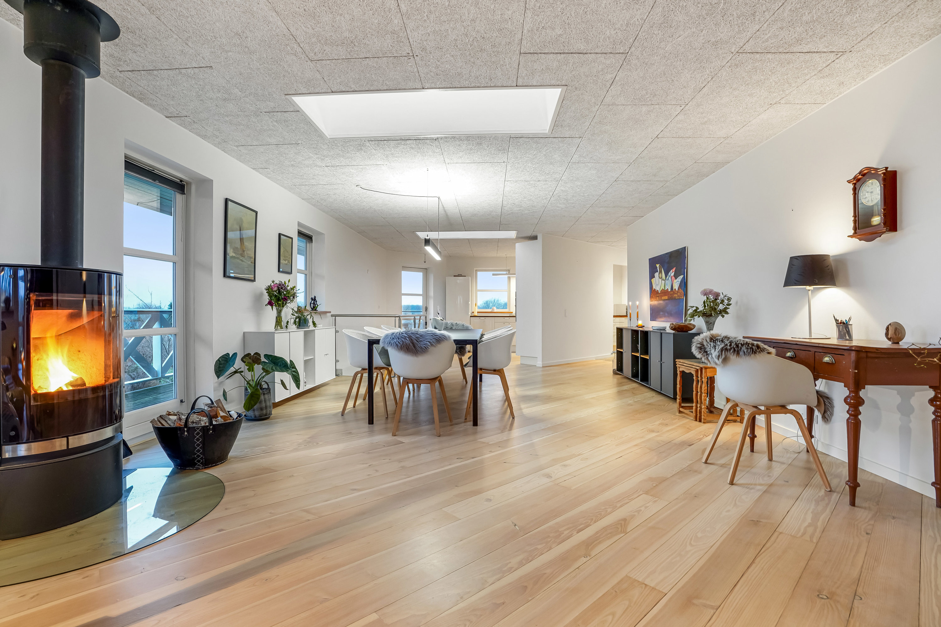 Fremhævet stue billede i fuldskærmstilstand. Billede af Granvangen 19, Sdr Vissing, 8740 Brædstrup