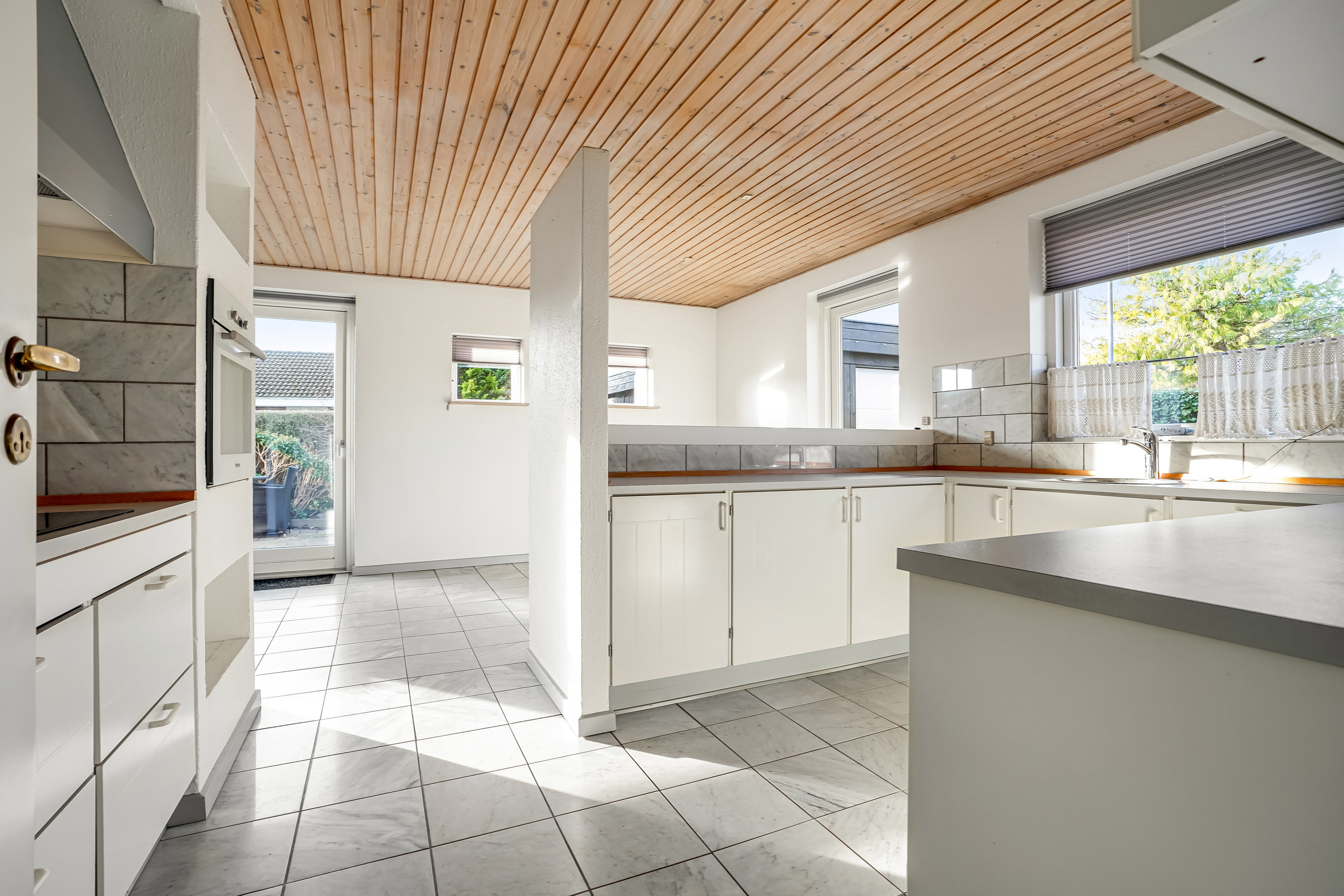 Fremhævet køkken billede i fuldskærmstilstand. Billede af Møllehaven 1B, 5500 Middelfart