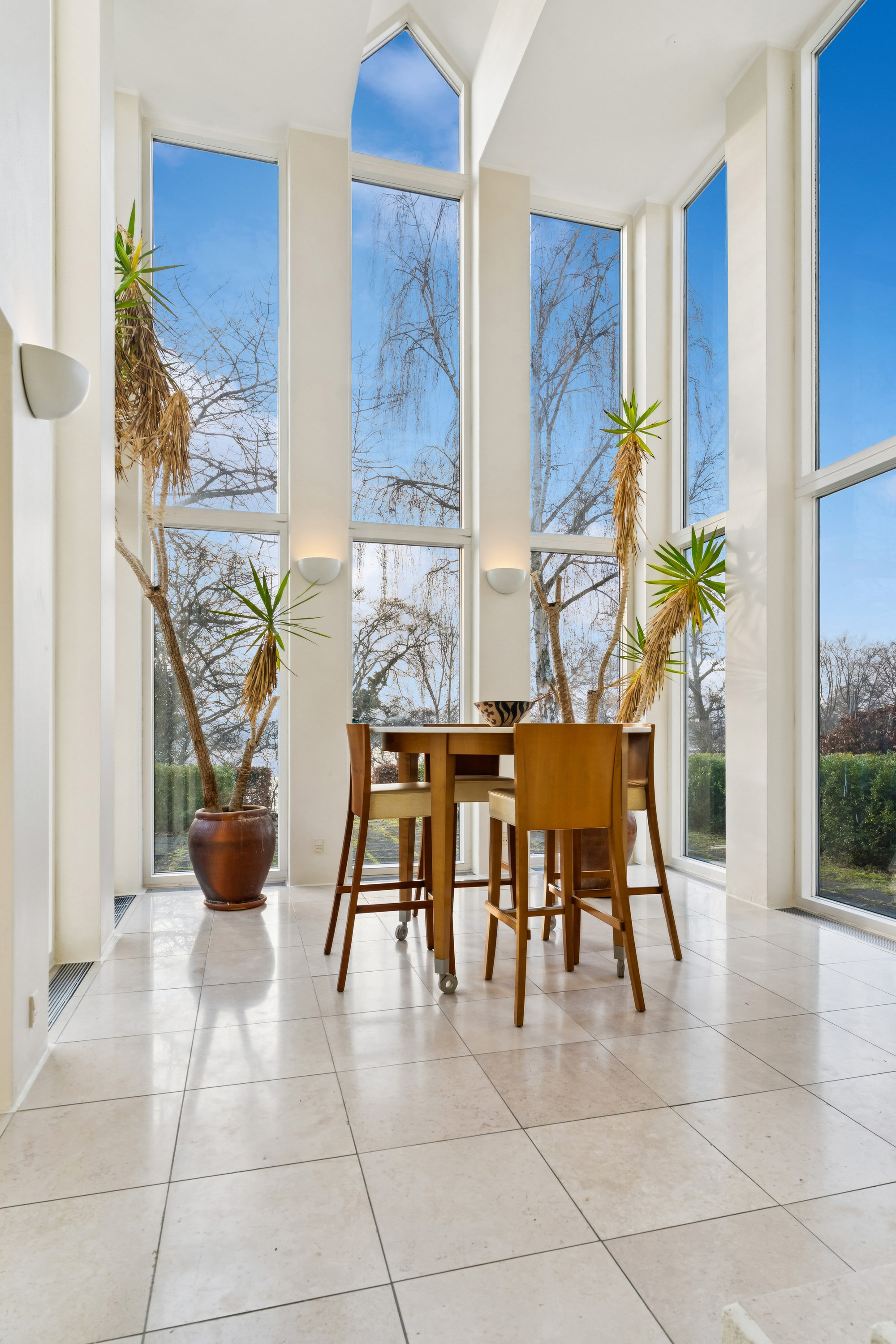 Fremhævet stue billede i fuldskærmstilstand. Billede af Søndersøvej 49, 3500 Værløse