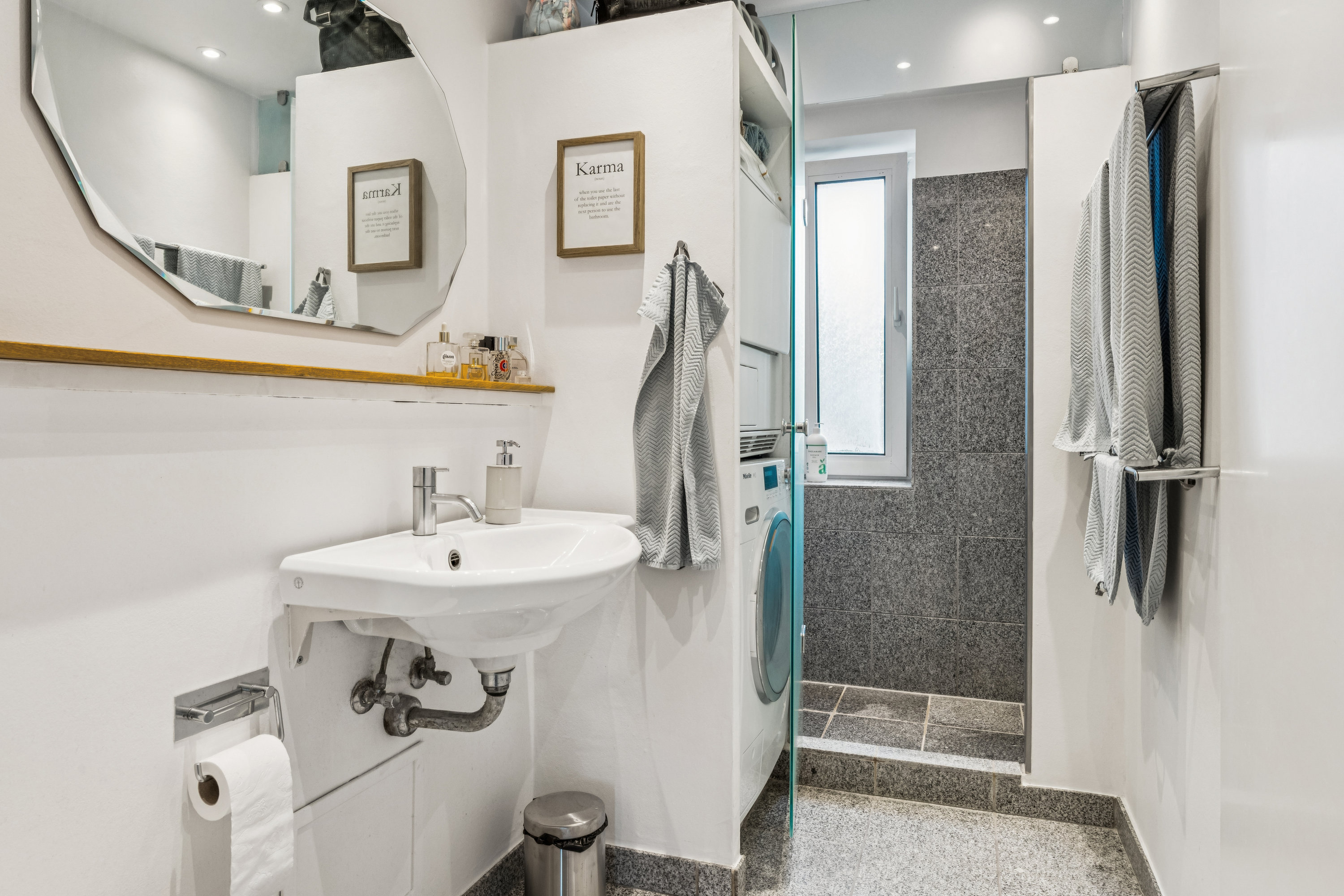 Fremhævet badeværelse billede i fuldskærmstilstand. Billede af Vendelbogade 17, 2. th., 9000 Aalborg