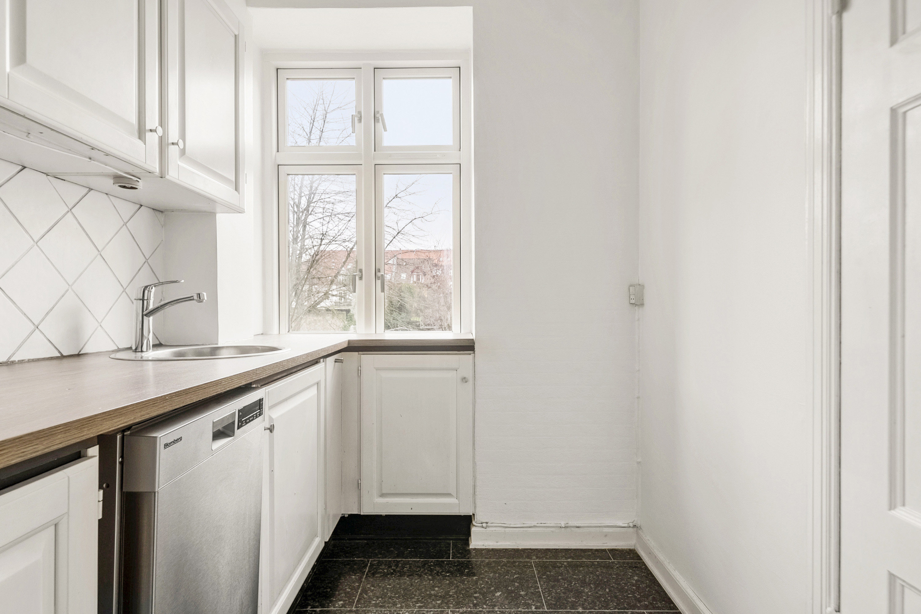 Fremhævet køkken billede i fuldskærmstilstand. Billede af Otte Ruds Gade 36, 1. tv., Trøjborg , 8200 Aarhus N