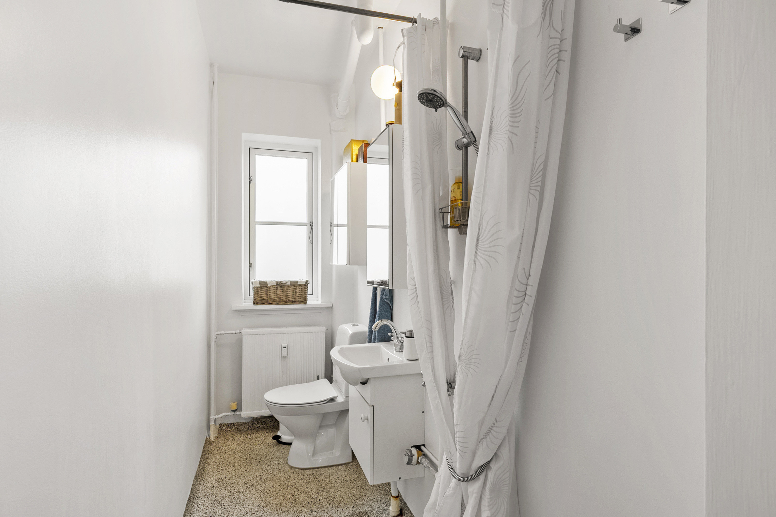 Fremhævet badeværelse billede i fuldskærmstilstand. Billede af Isgårdsvej 36, st.. th., 5000 Odense C