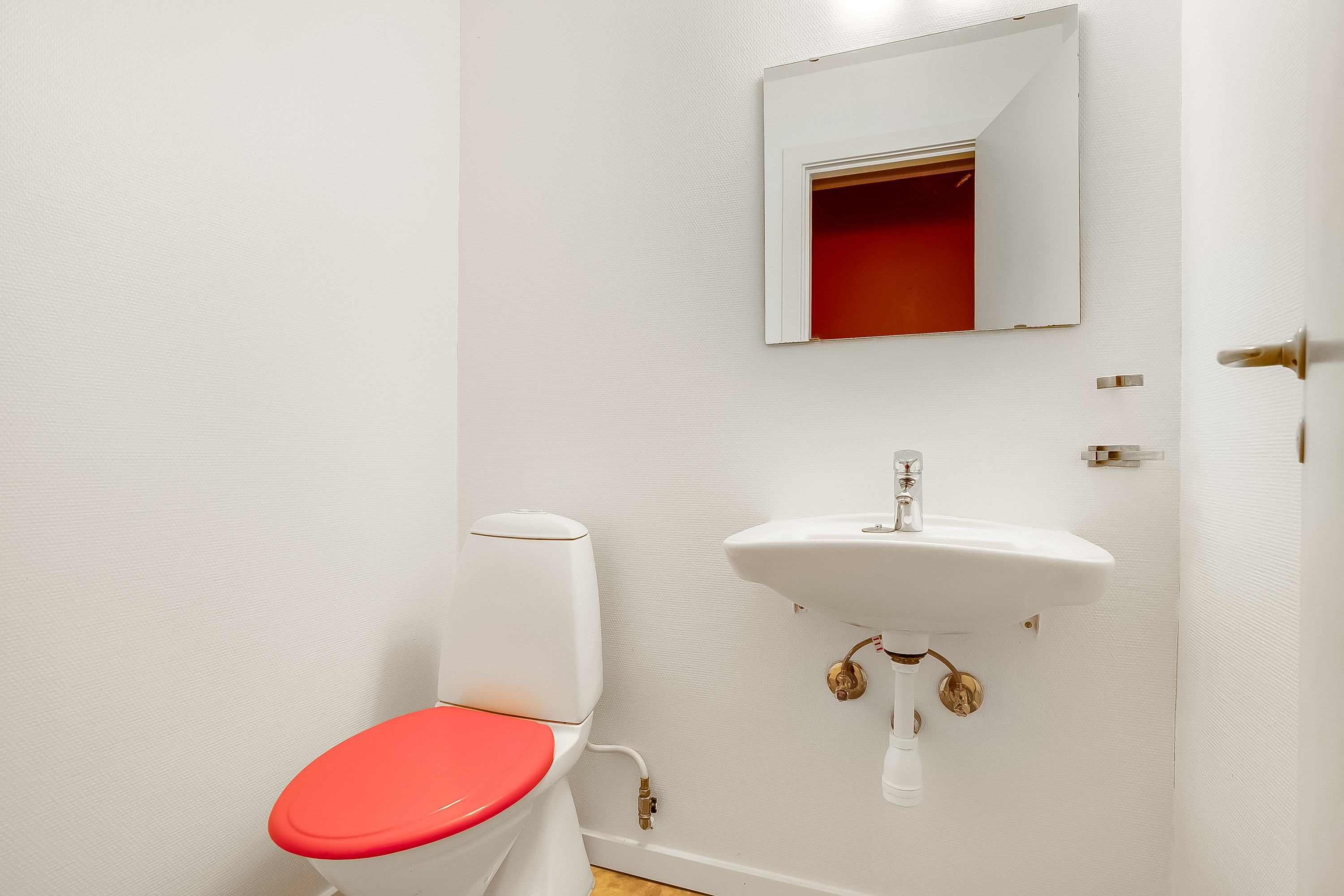 Fremhævet gæstetoilet billede i fuldskærmstilstand. Billede af Venusvej 23, Uhrhøj, 7100 Vejle