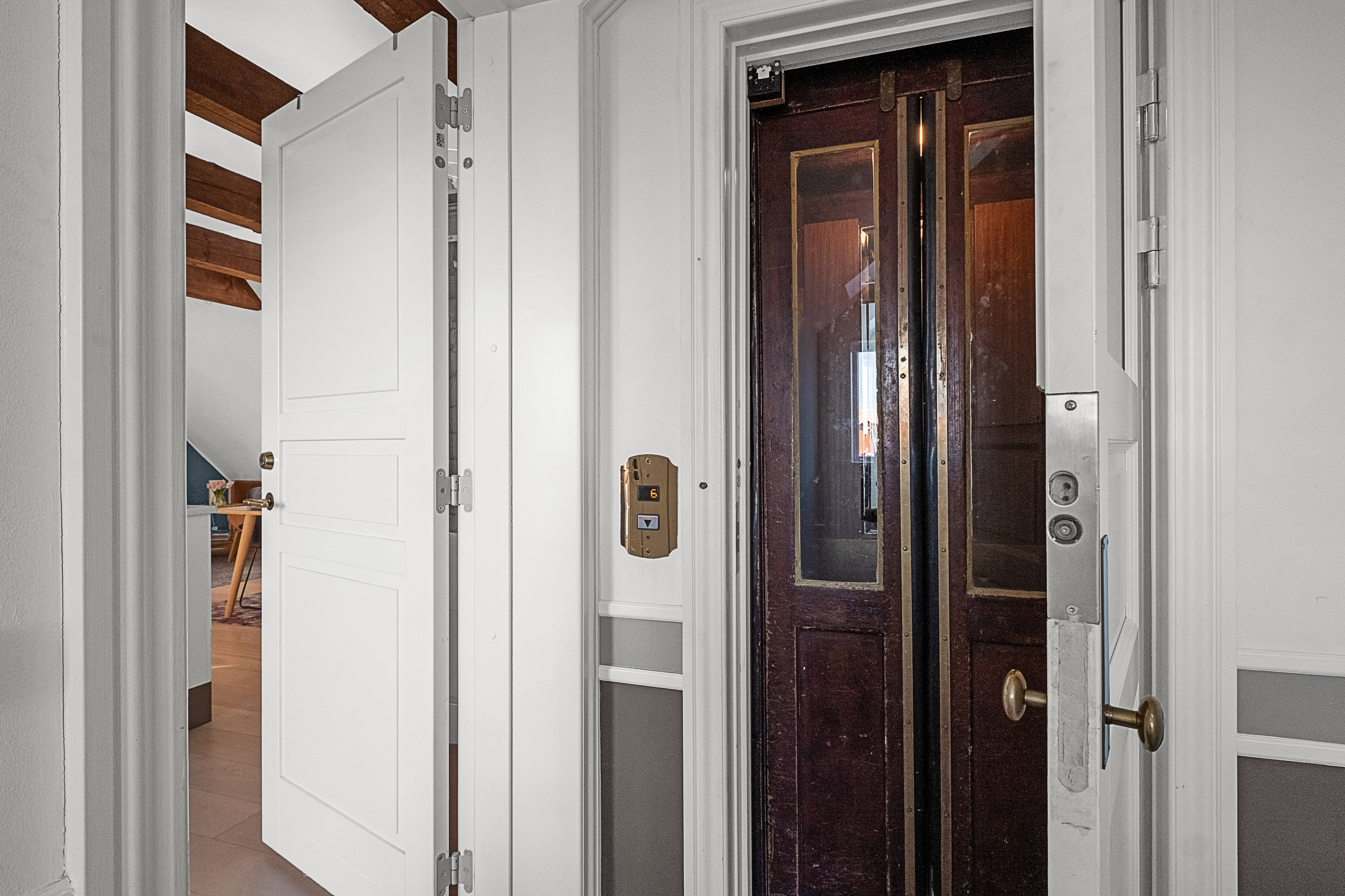 Fremhævet elevator billede i fuldskærmstilstand. Billede af Kystvejen 27, 6. tv., 8000 Aarhus C