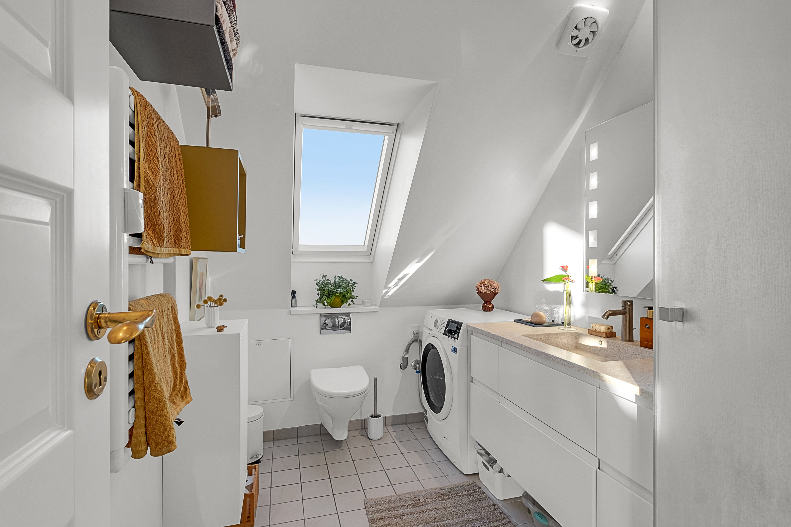 Fremhævet badeværelse billede i fuldskærmstilstand. Billede af Kystvejen 27, 6. tv., 8000 Aarhus C