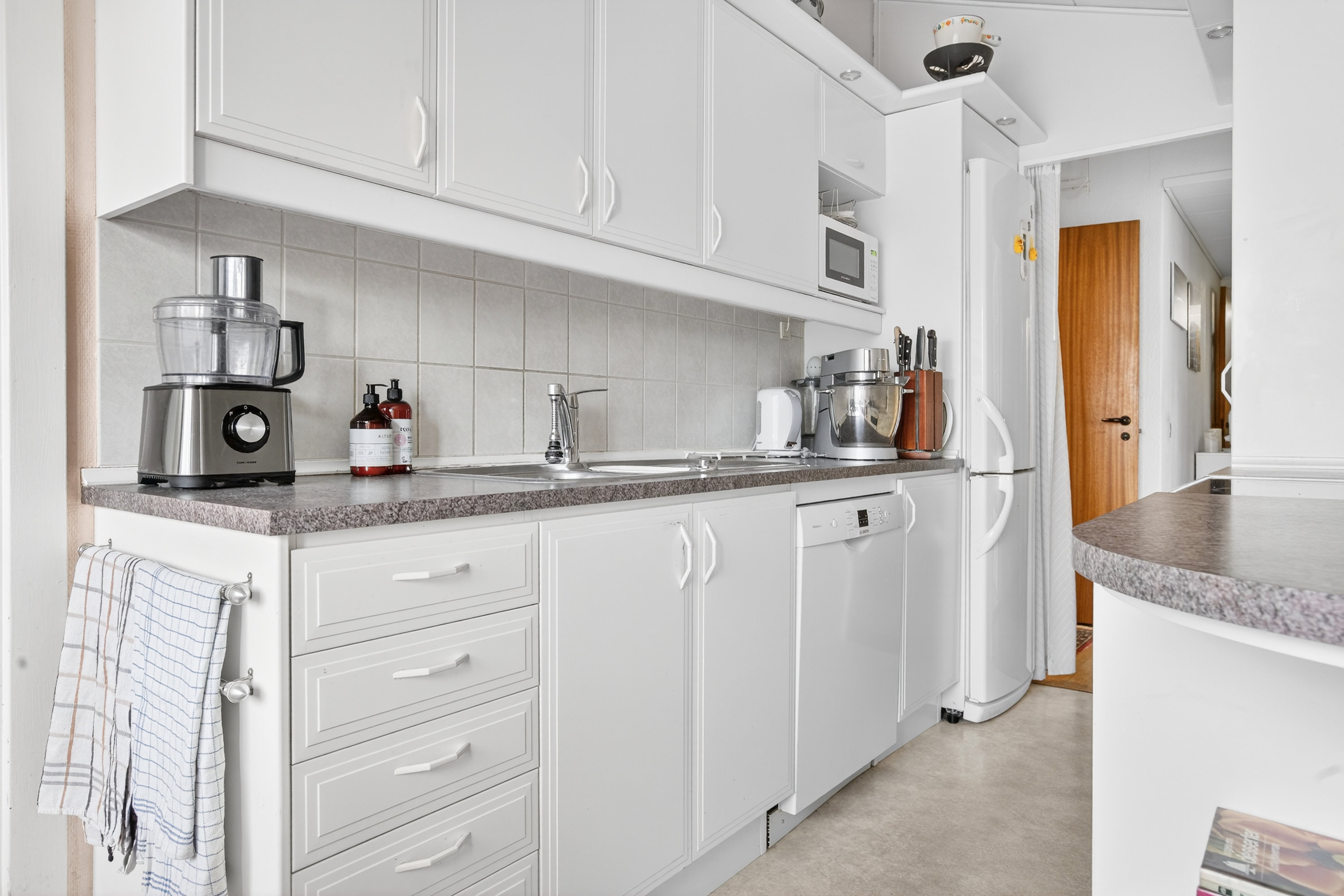 Miniaturebillede 1: køkken. Billede af Tranemosevej 50, 2750 Ballerup