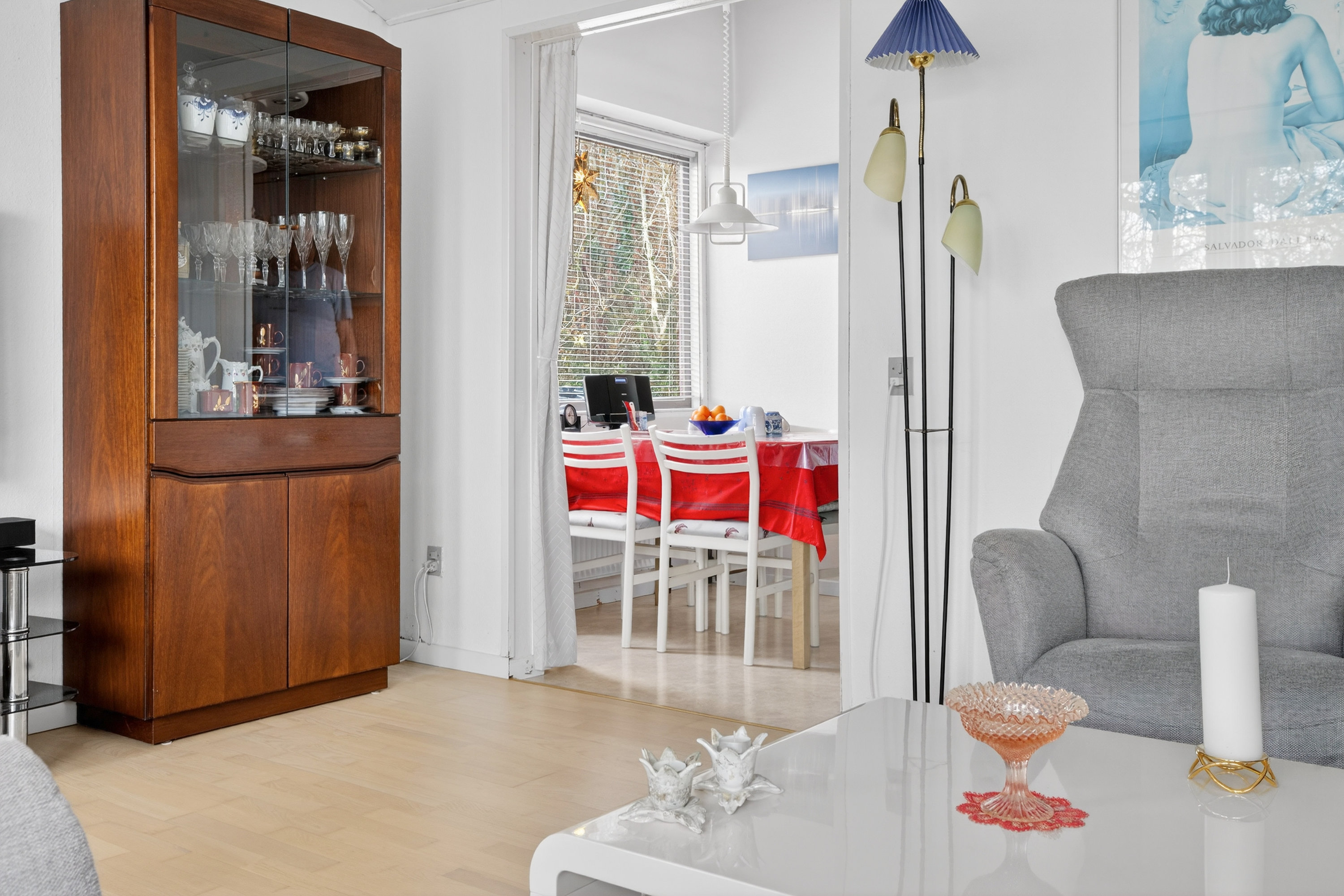 Fremhævet stue billede i fuldskærmstilstand. Billede af Tranemosevej 50, 2750 Ballerup