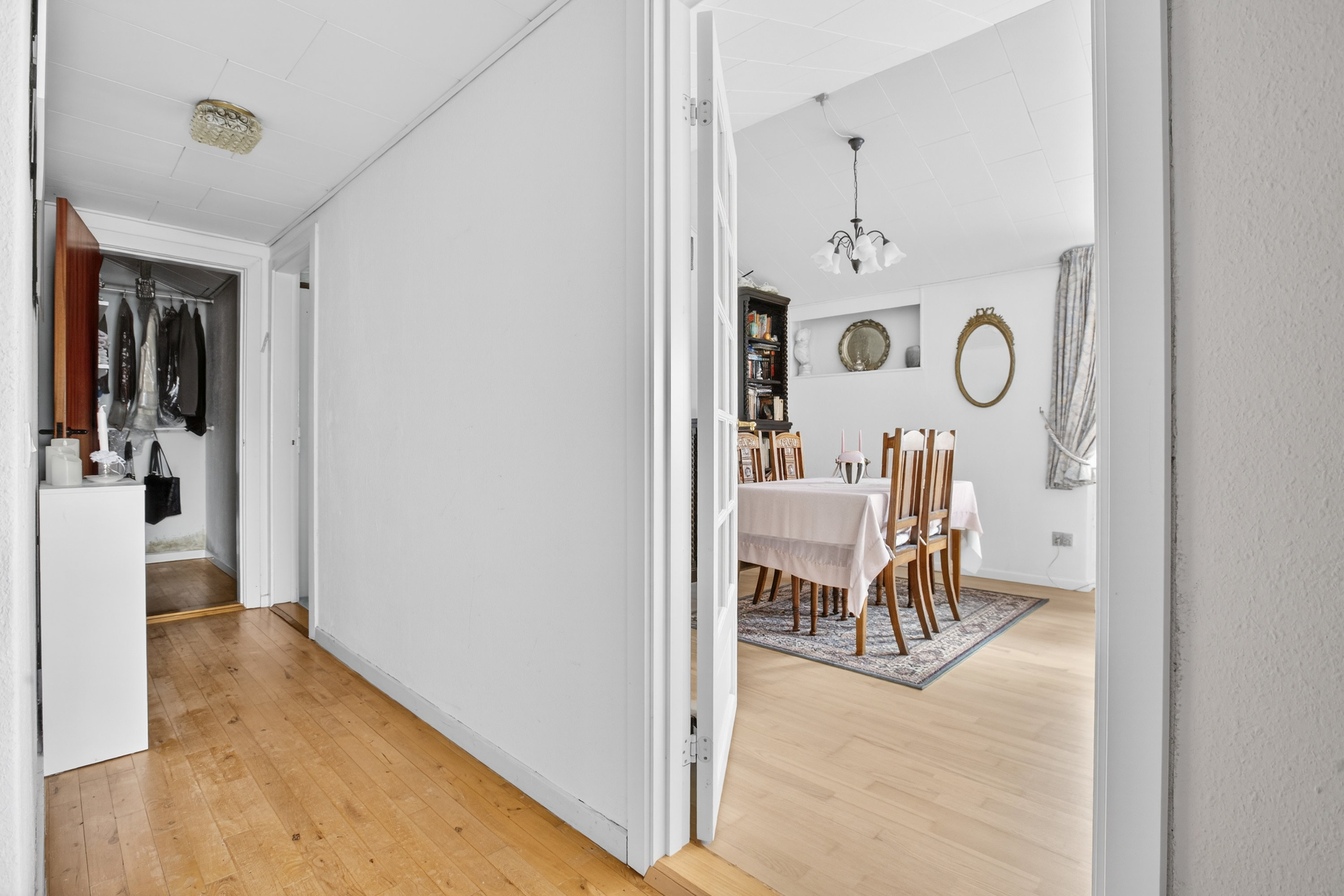 Fremhævet mellem gang billede i fuldskærmstilstand. Billede af Tranemosevej 50, 2750 Ballerup