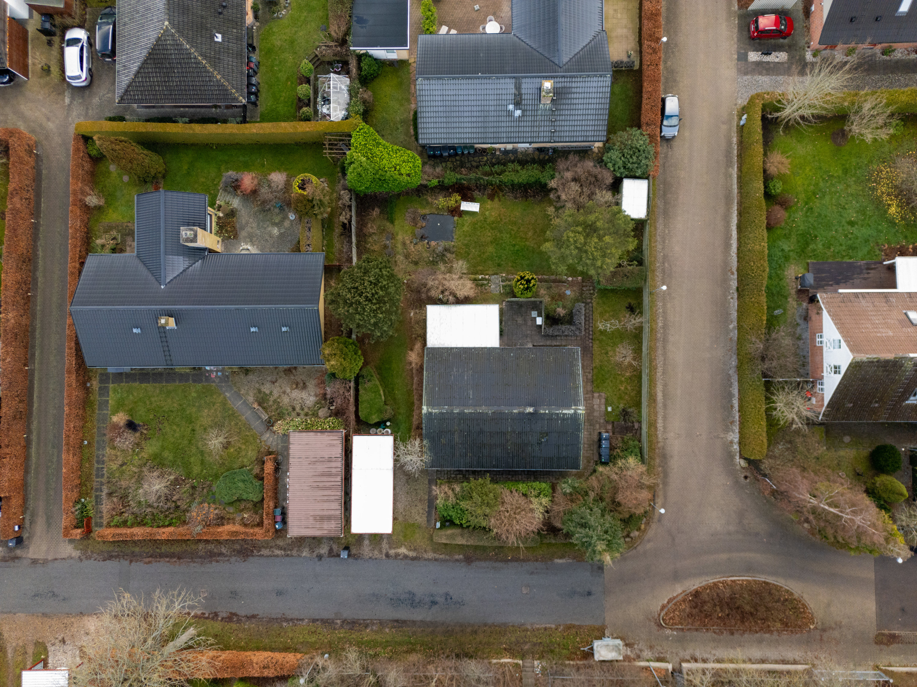 Fremhævet drone billede i fuldskærmstilstand. Billede af Tranemosevej 50, 2750 Ballerup