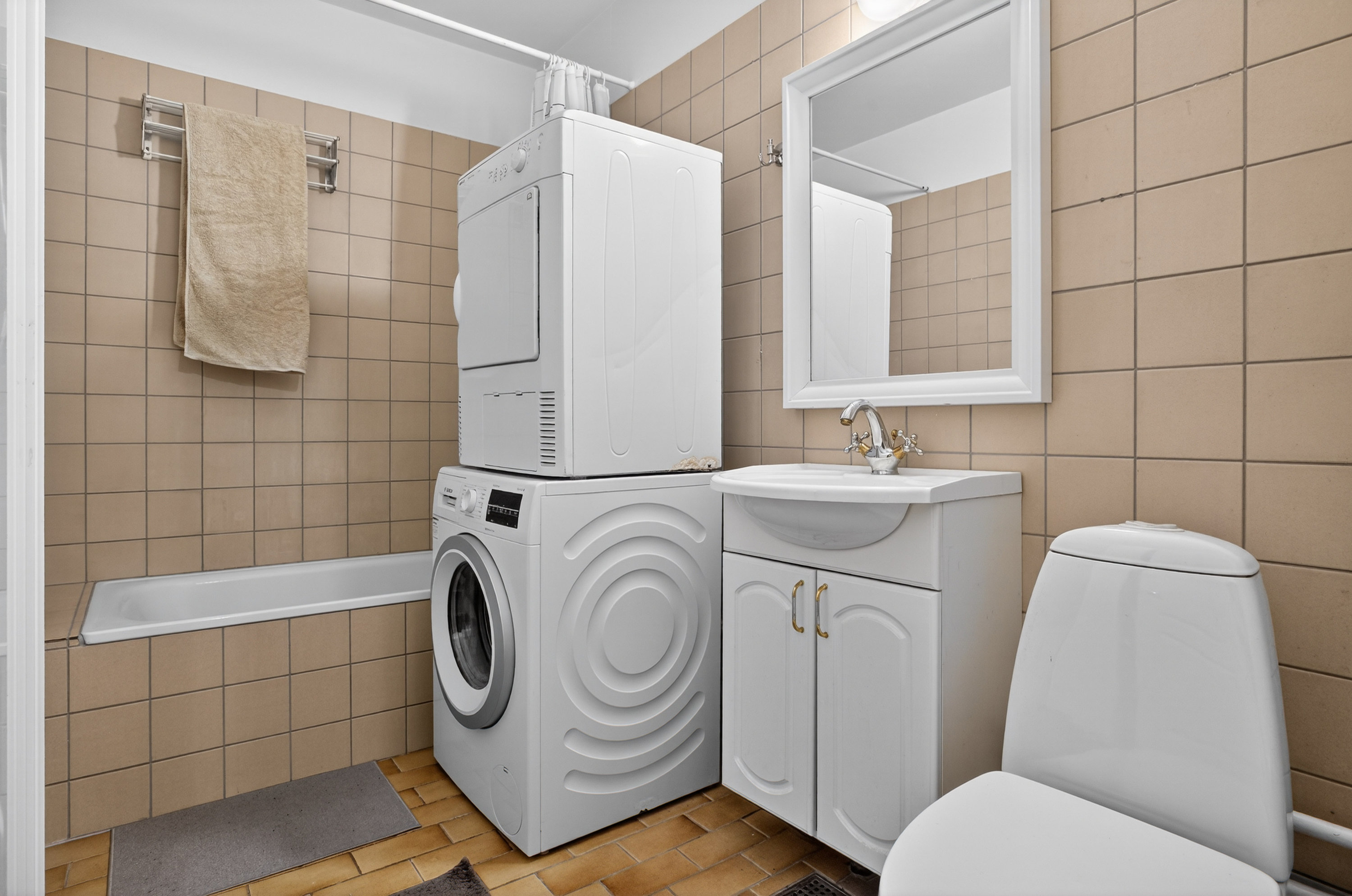 Fremhævet toilet billede i fuldskærmstilstand. Billede af Pærevangen 16, 2. mf., Smørumnedre, 2765 Smørum