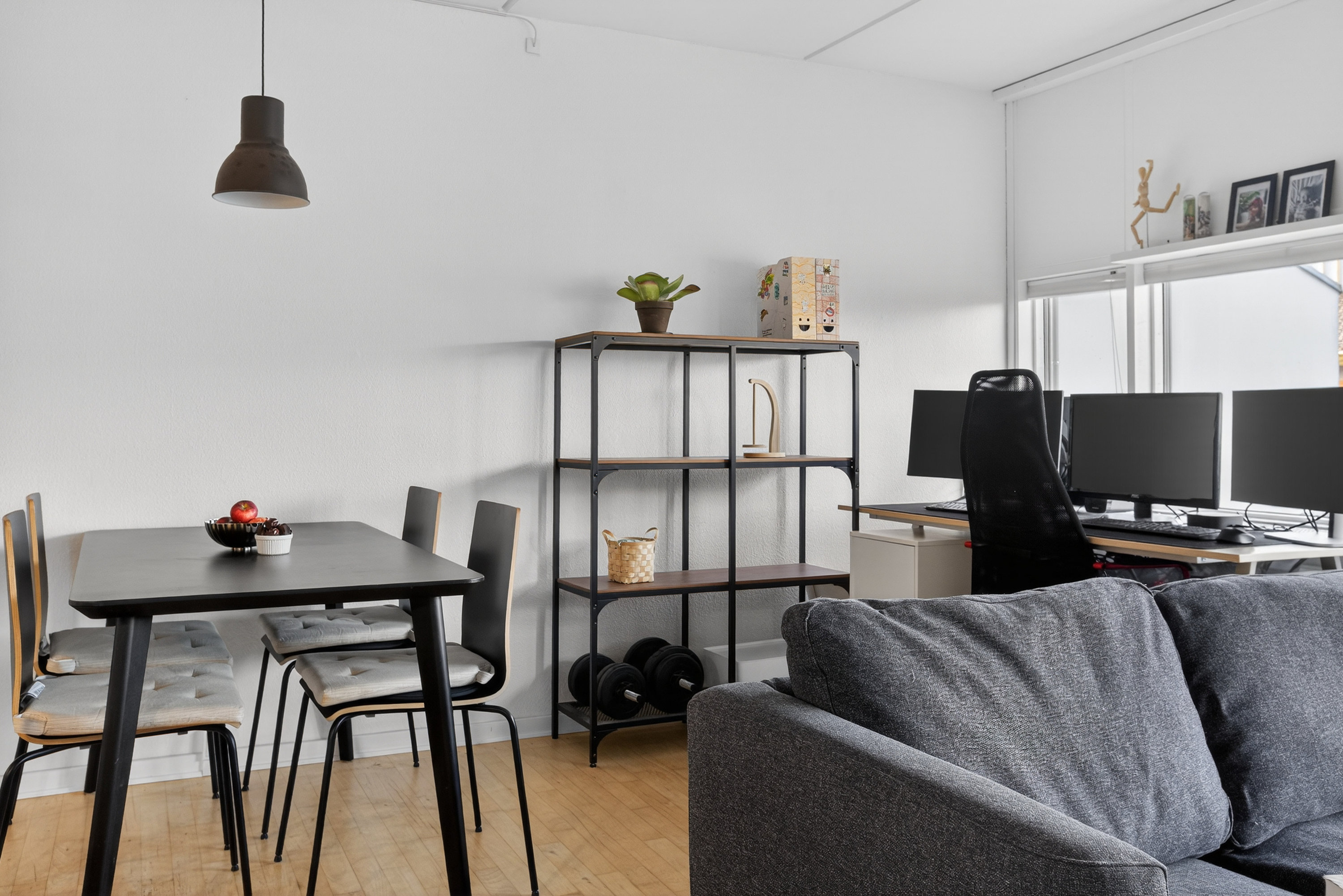 Fremhævet stue billede i fuldskærmstilstand. Billede af Pærevangen 16, 2. mf., Smørumnedre, 2765 Smørum