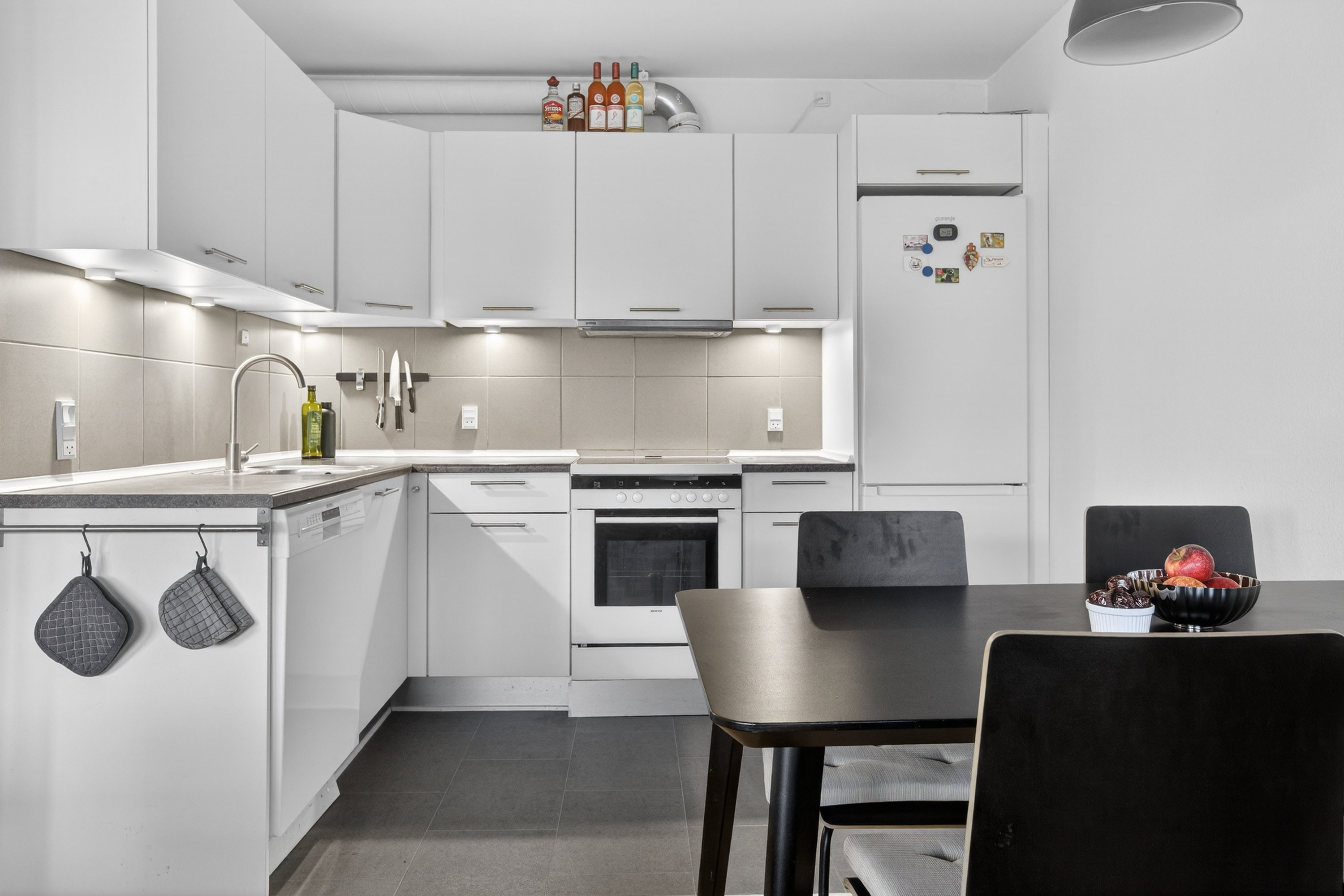 Fremhævet køkken billede i fuldskærmstilstand. Billede af Pærevangen 16, 2. mf., Smørumnedre, 2765 Smørum