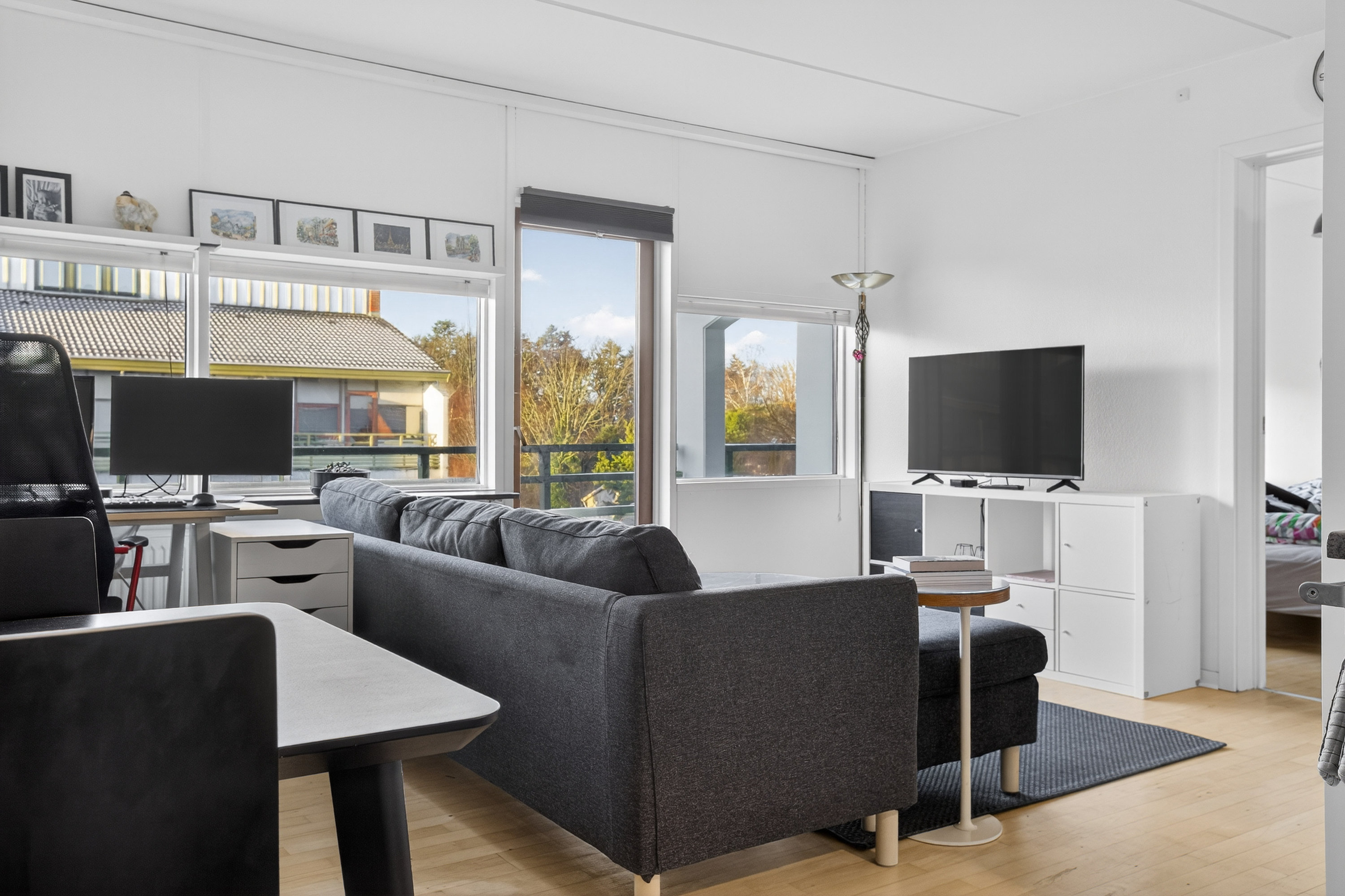 Fremhævet stue billede i fuldskærmstilstand. Billede af Pærevangen 16, 2. mf., Smørumnedre, 2765 Smørum