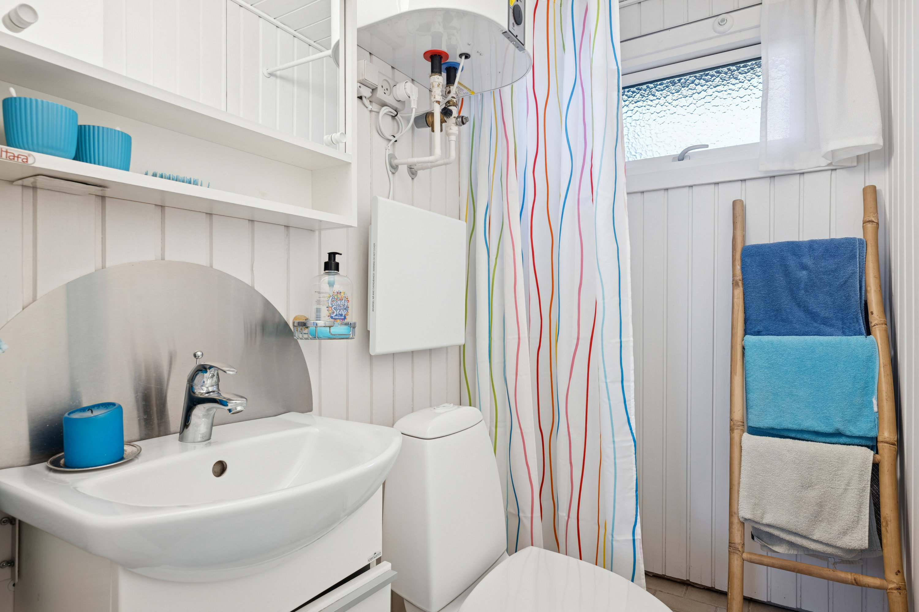 Fremhævet badeværelse billede i fuldskærmstilstand. Billede af Sejlet 14, 4793 Bogø By