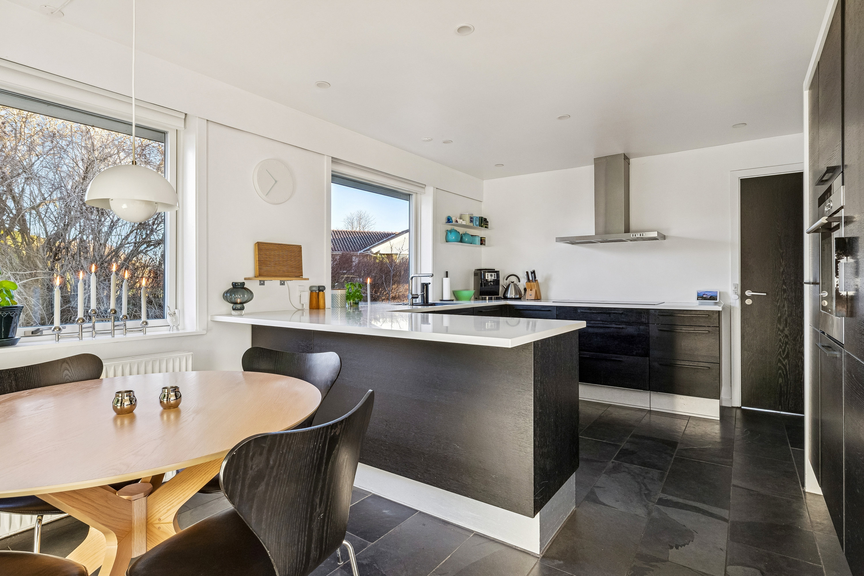 Fremhævet køkken billede i fuldskærmstilstand. Billede af Skrænten 19, Vrold, 8660 Skanderborg