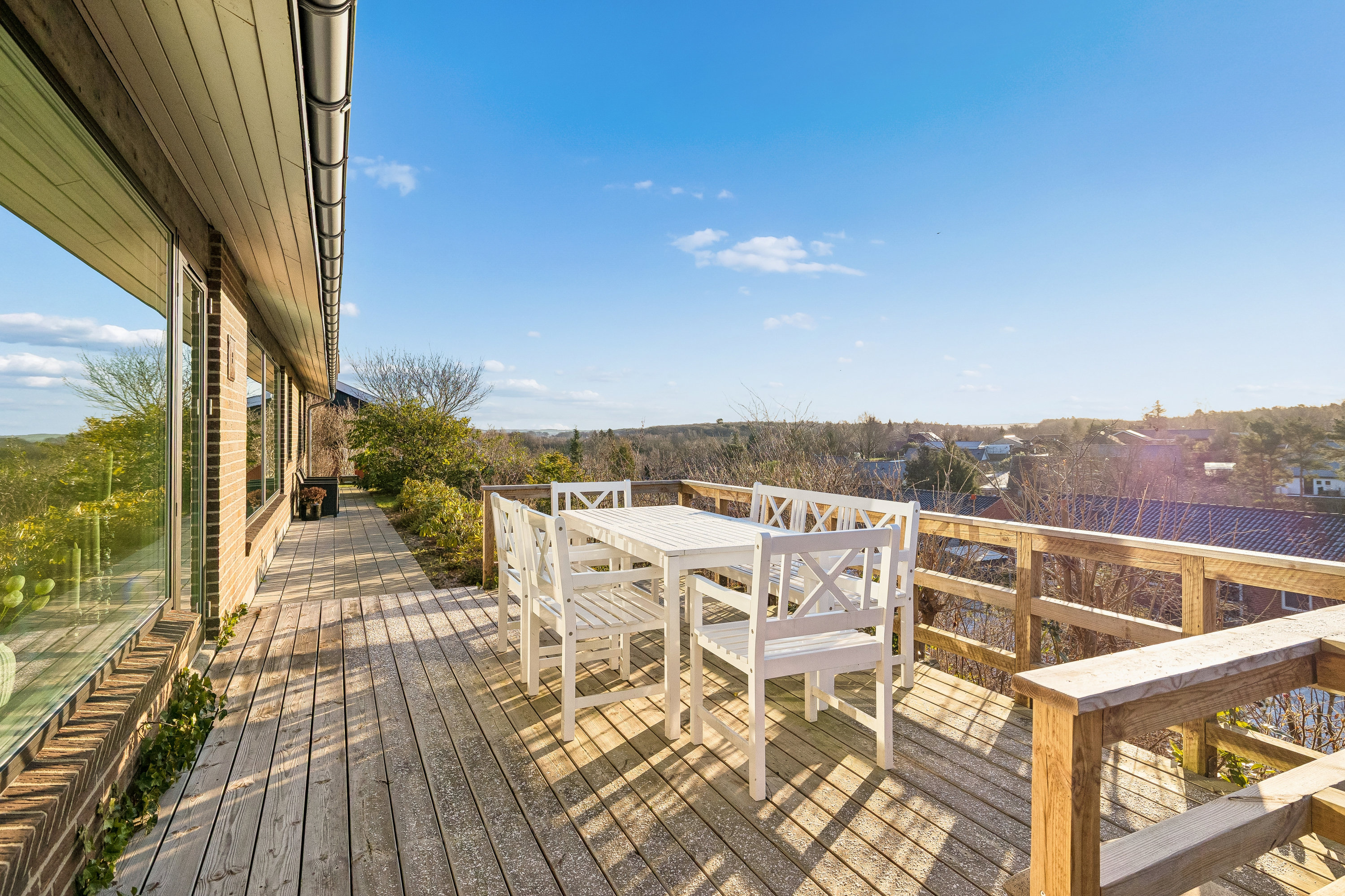 Fremhævet terrasse billede i fuldskærmstilstand. Billede af Skrænten 19, Vrold, 8660 Skanderborg