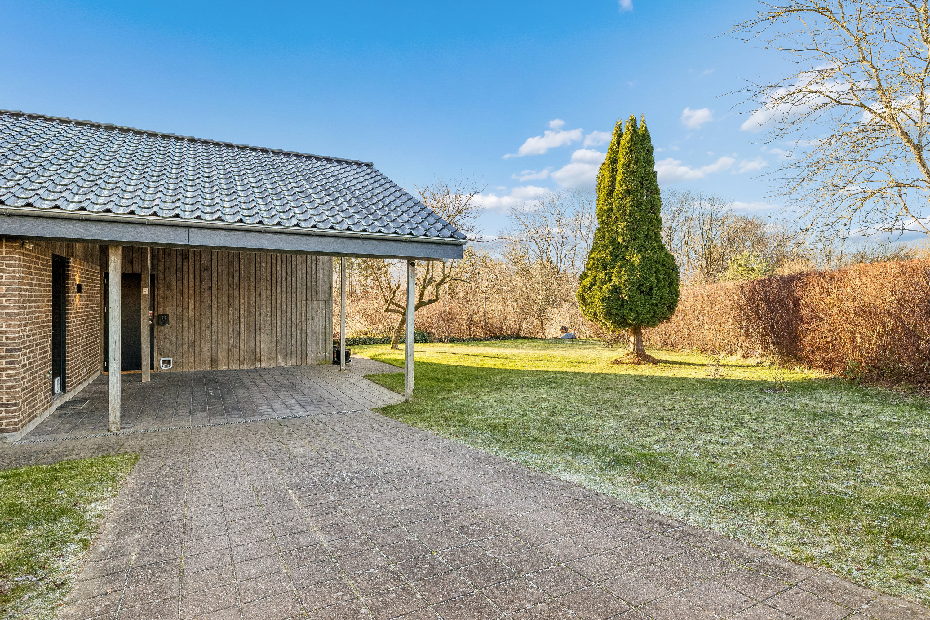 Fremhævet carport billede i fuldskærmstilstand. Billede af Skrænten 19, Vrold, 8660 Skanderborg