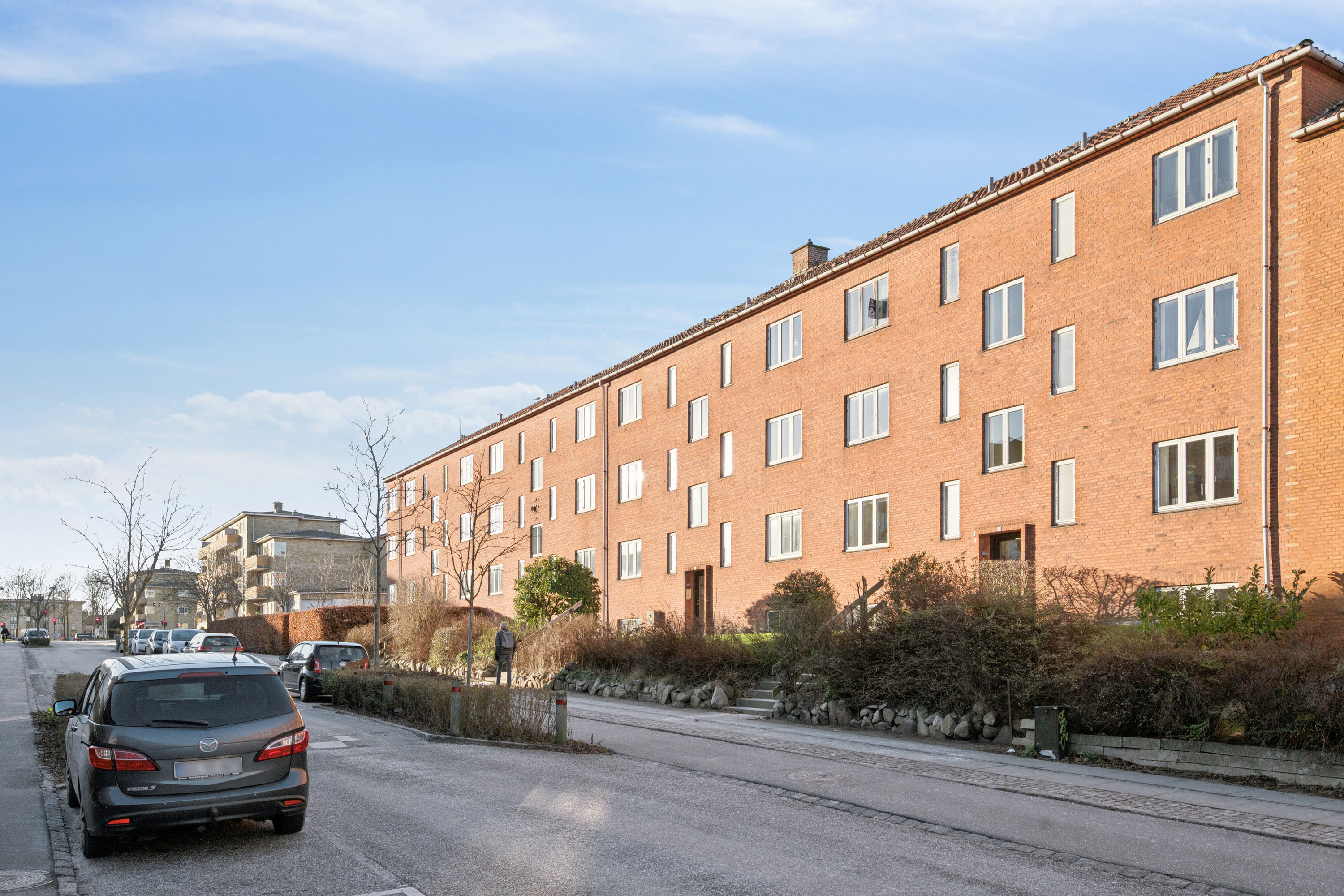 Fremhævet set fra vejen billede i fuldskærmstilstand. Billede af Ulrikkenborg Alle 22, st.. tv., 2800 Kongens Lyngby