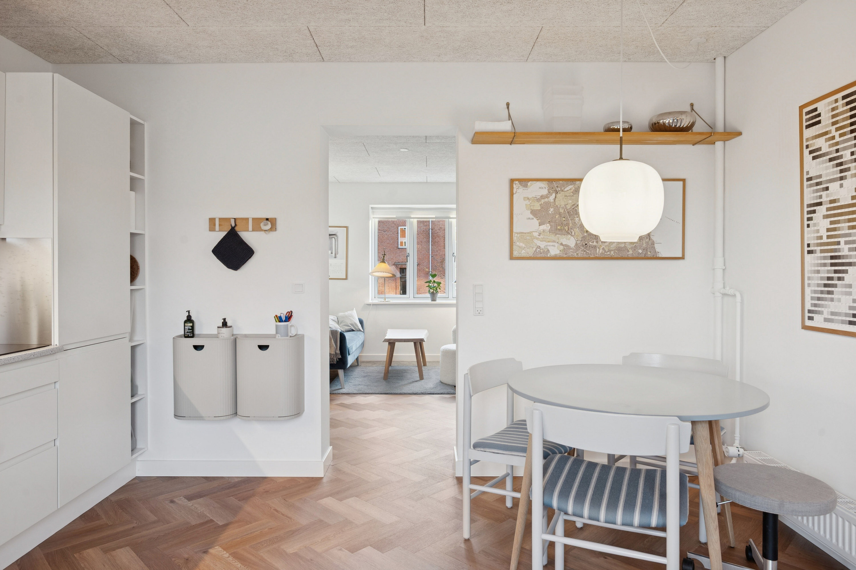 Fremhævet køkken billede i fuldskærmstilstand. Billede af Ulrikkenborg Alle 22, st.. tv., 2800 Kongens Lyngby