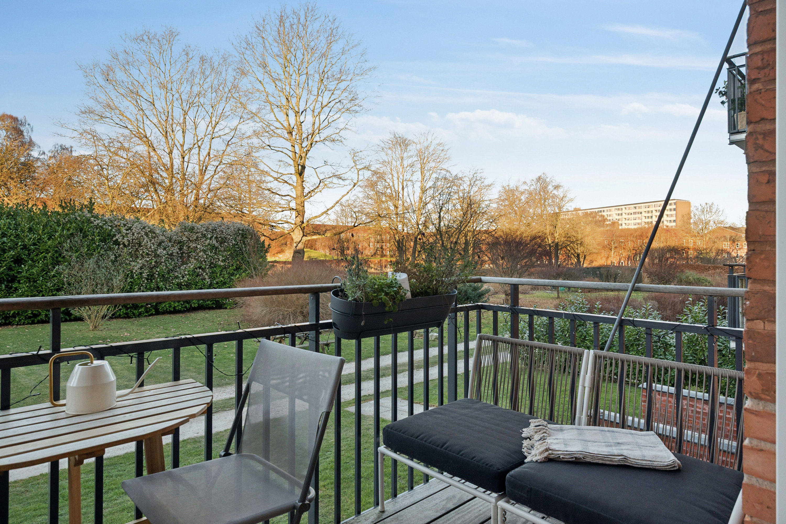 Fremhævet terrasse billede i fuldskærmstilstand. Billede af Ulrikkenborg Alle 22, st.. tv., 2800 Kongens Lyngby