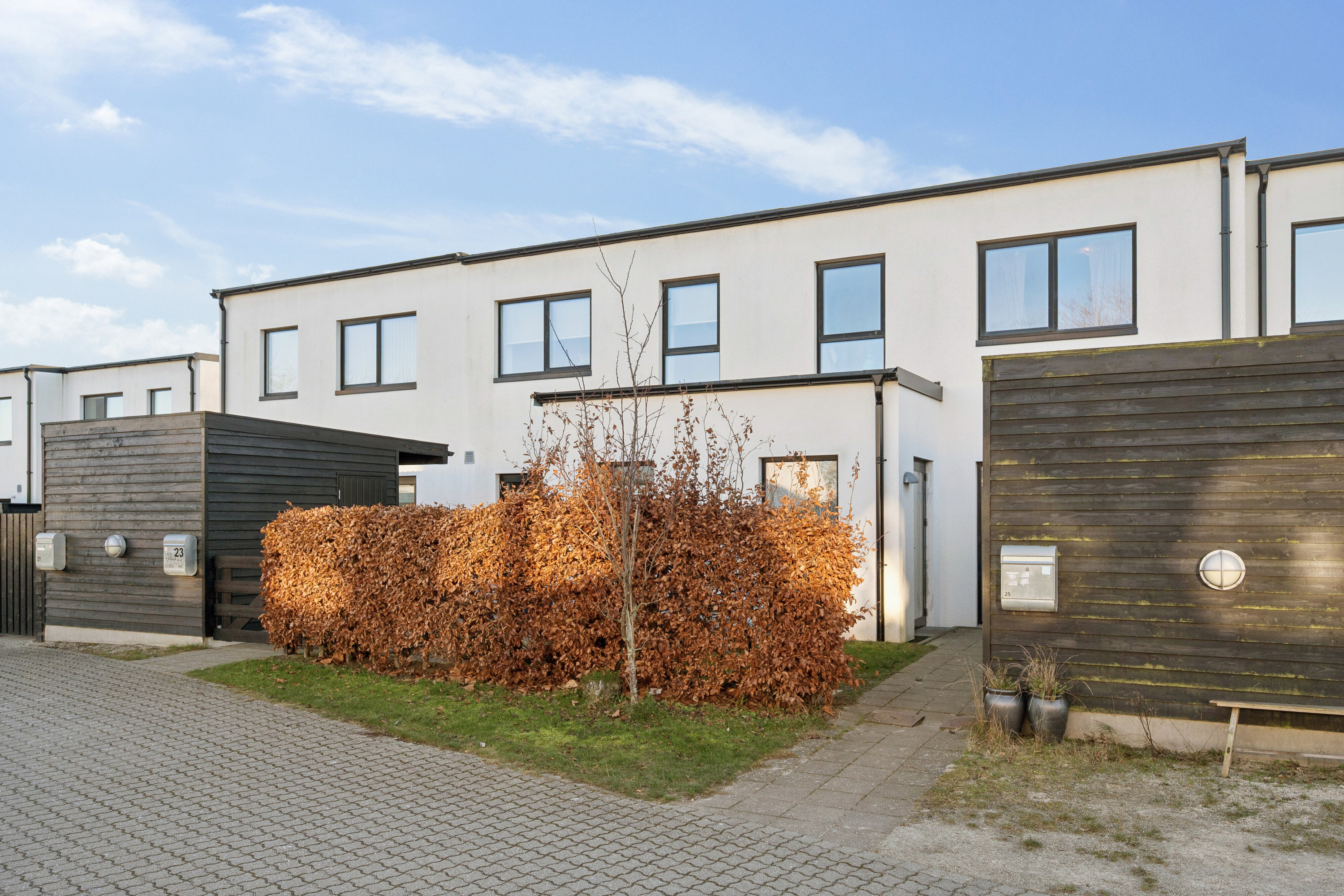 Fremhævet set fra vejen billede i fuldskærmstilstand. Billede af Tornegårdsvej 25, 2620 Albertslund