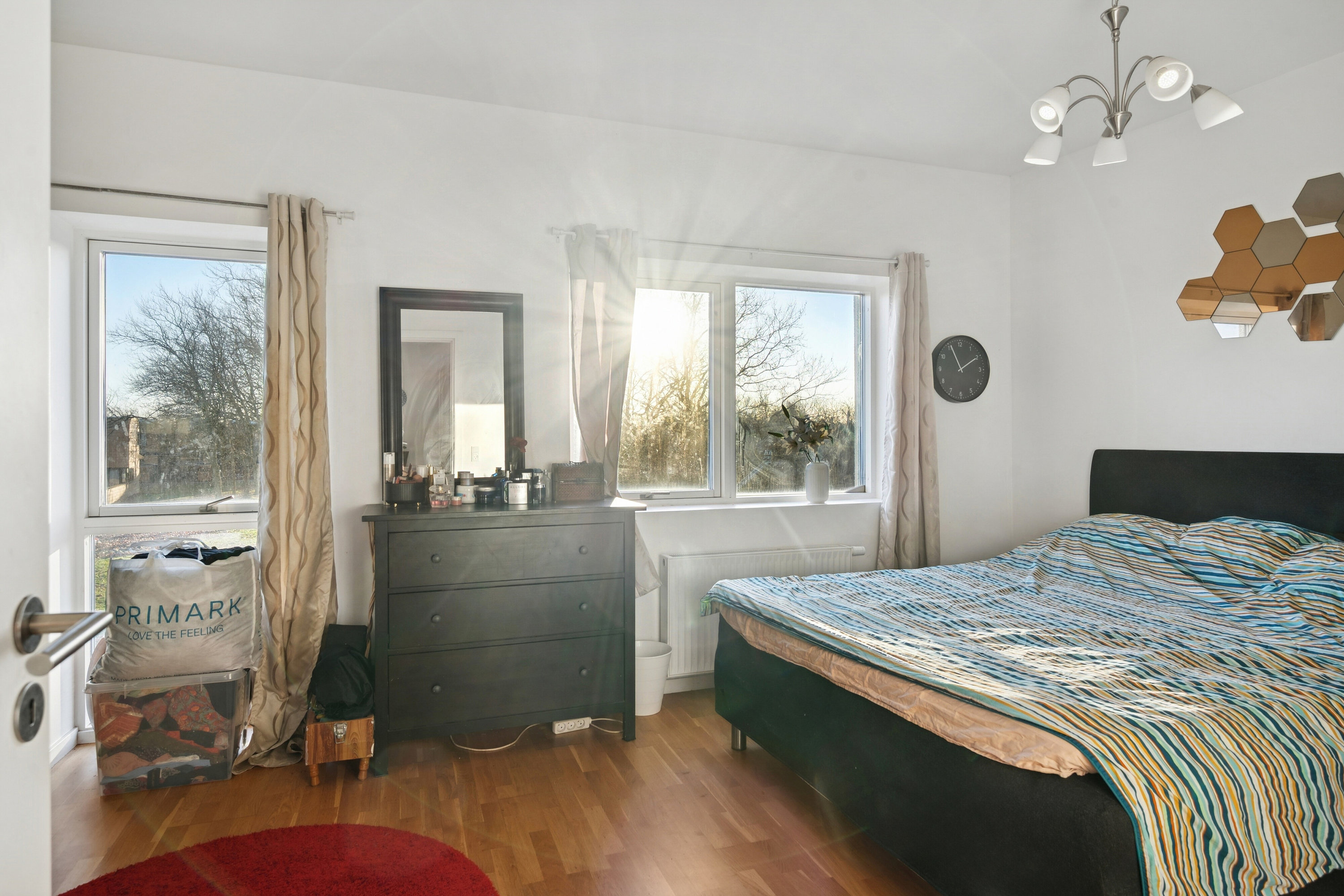 Fremhævet soveværelse billede i fuldskærmstilstand. Billede af Tornegårdsvej 25, 2620 Albertslund