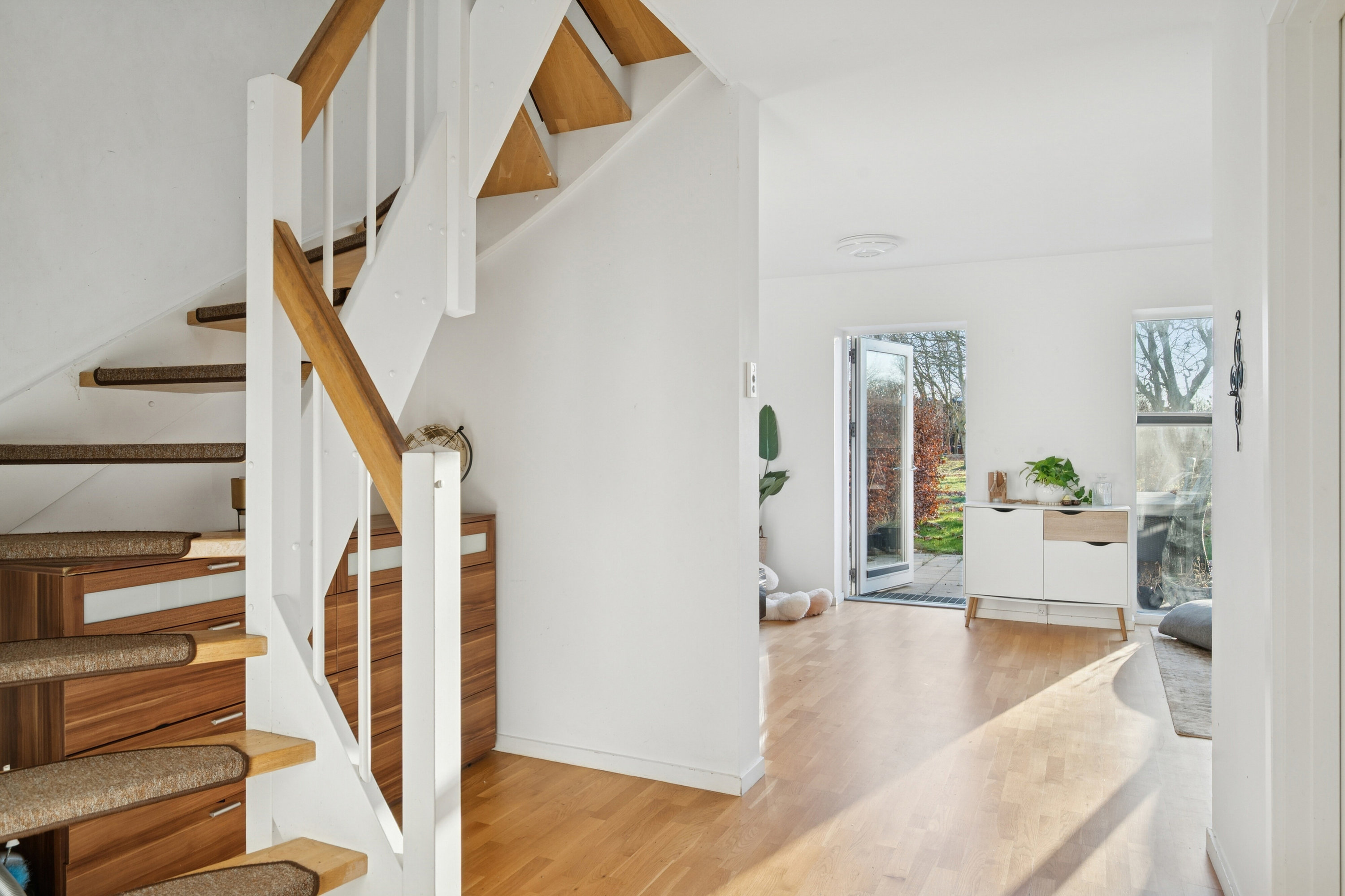 Fremhævet gang billede i fuldskærmstilstand. Billede af Tornegårdsvej 25, 2620 Albertslund