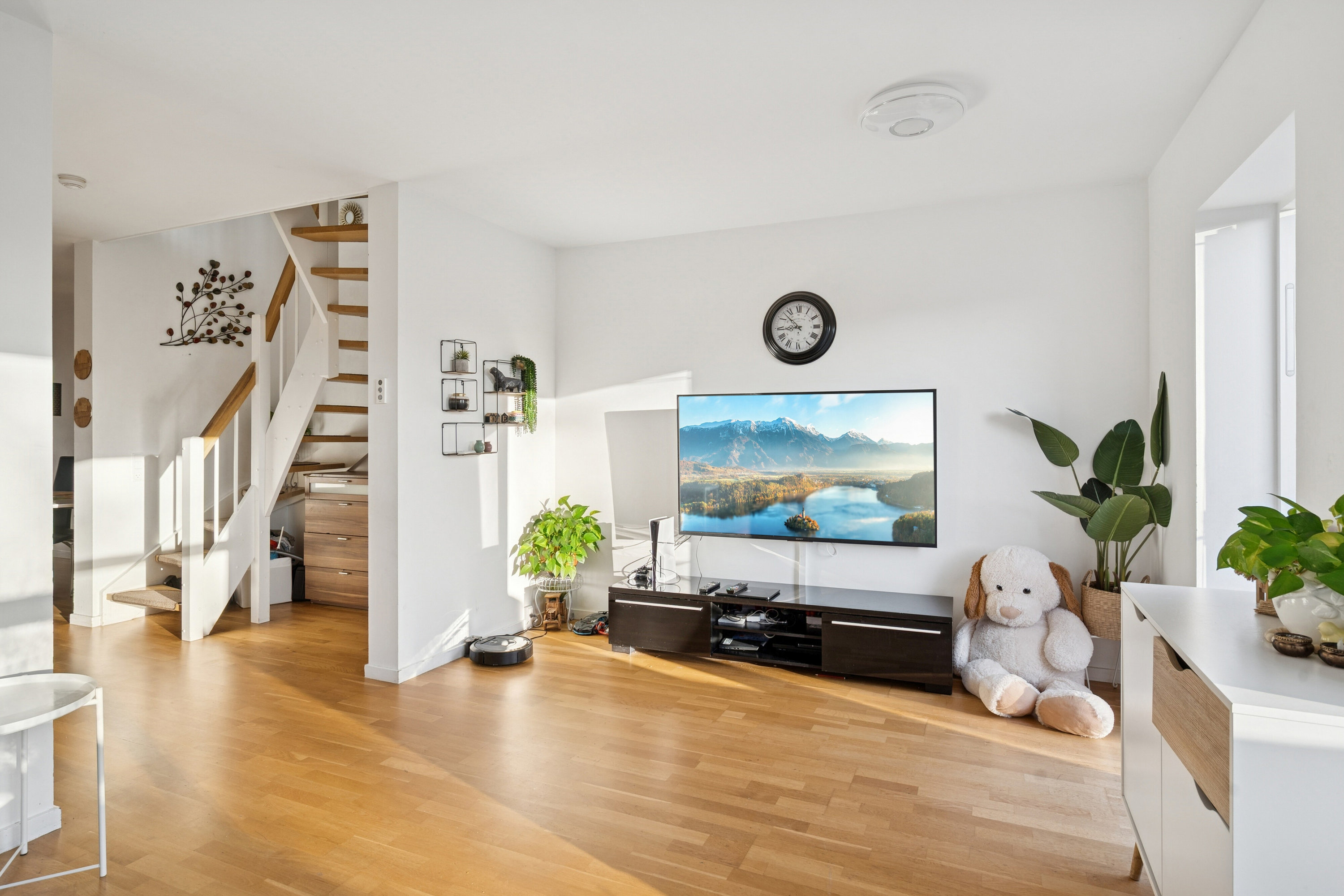 Fremhævet stue billede i fuldskærmstilstand. Billede af Tornegårdsvej 25, 2620 Albertslund