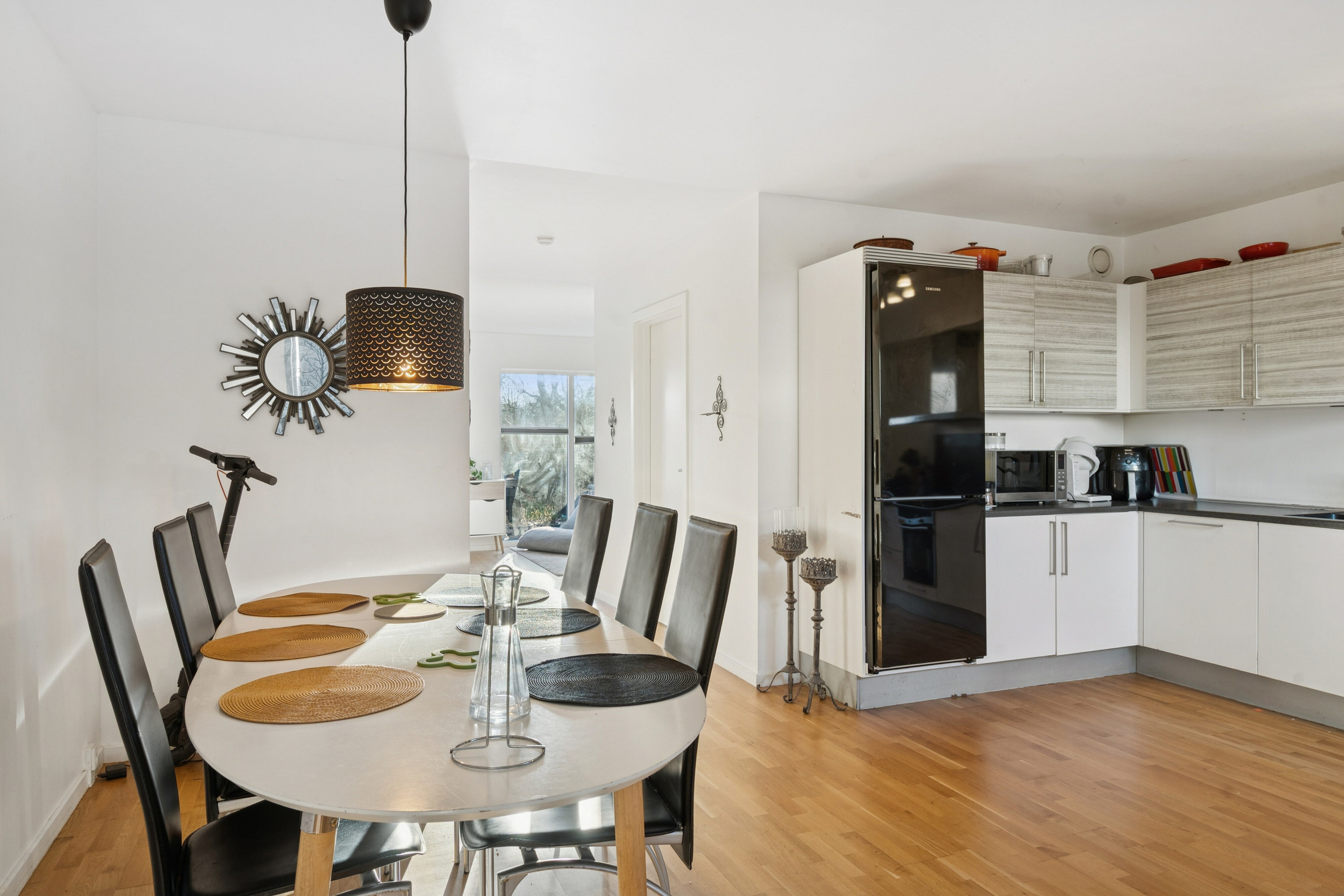 Fremhævet spisestue billede i fuldskærmstilstand. Billede af Tornegårdsvej 25, 2620 Albertslund