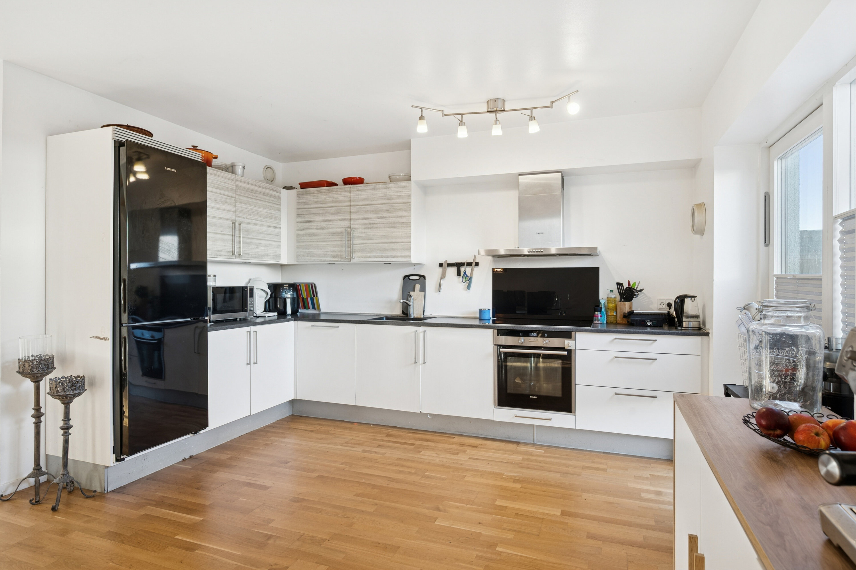 Fremhævet køkken billede i fuldskærmstilstand. Billede af Tornegårdsvej 25, 2620 Albertslund