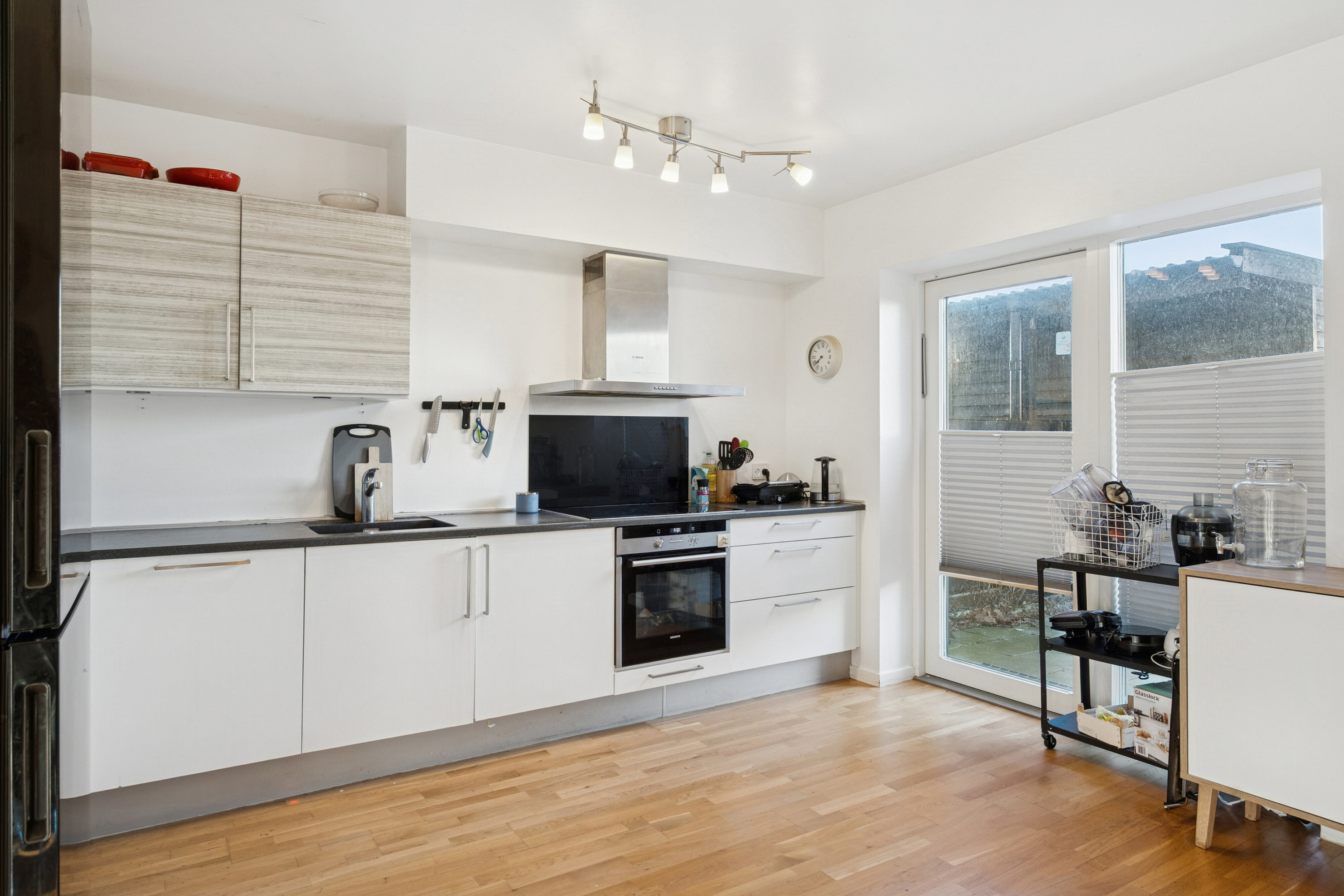 Fremhævet køkken billede i fuldskærmstilstand. Billede af Tornegårdsvej 25, 2620 Albertslund