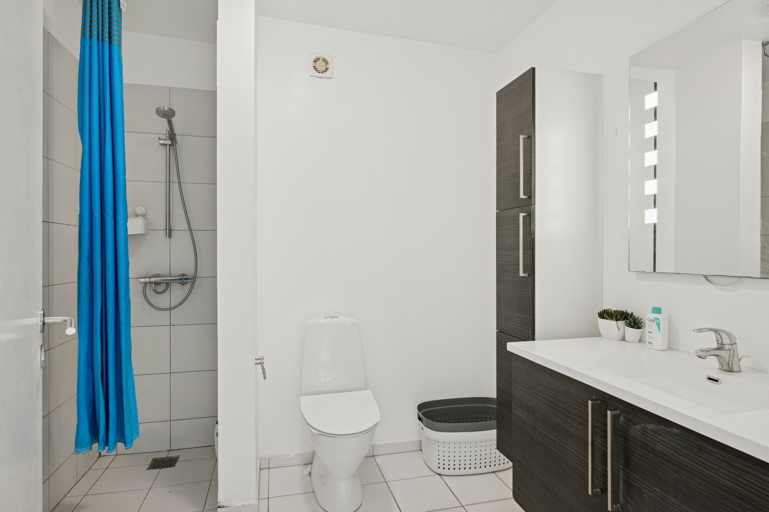 Fremhævet badeværelse billede i fuldskærmstilstand. Billede af Tornegårdsvej 25, 2620 Albertslund