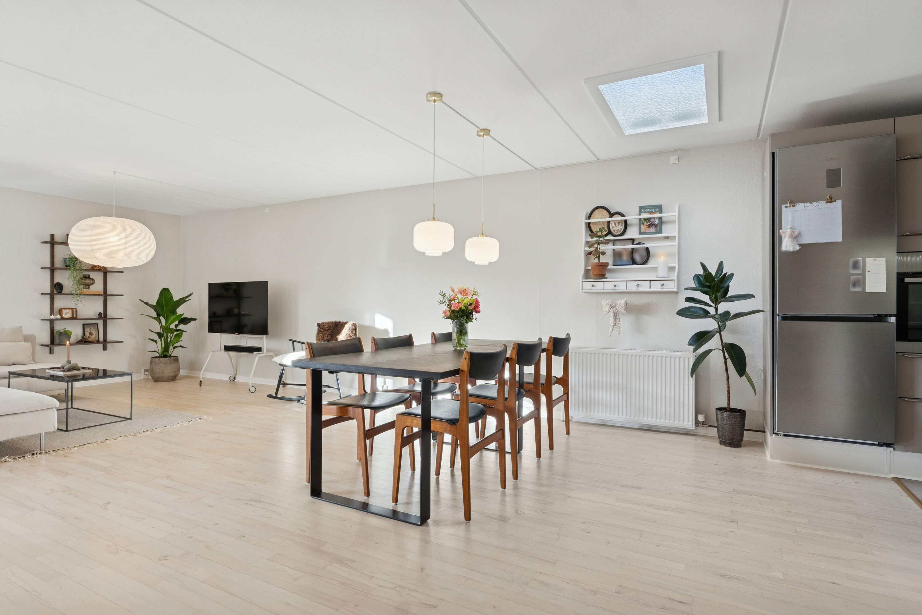 Fremhævet spisestue billede i fuldskærmstilstand. Billede af Helleristen 109, 4700 Næstved