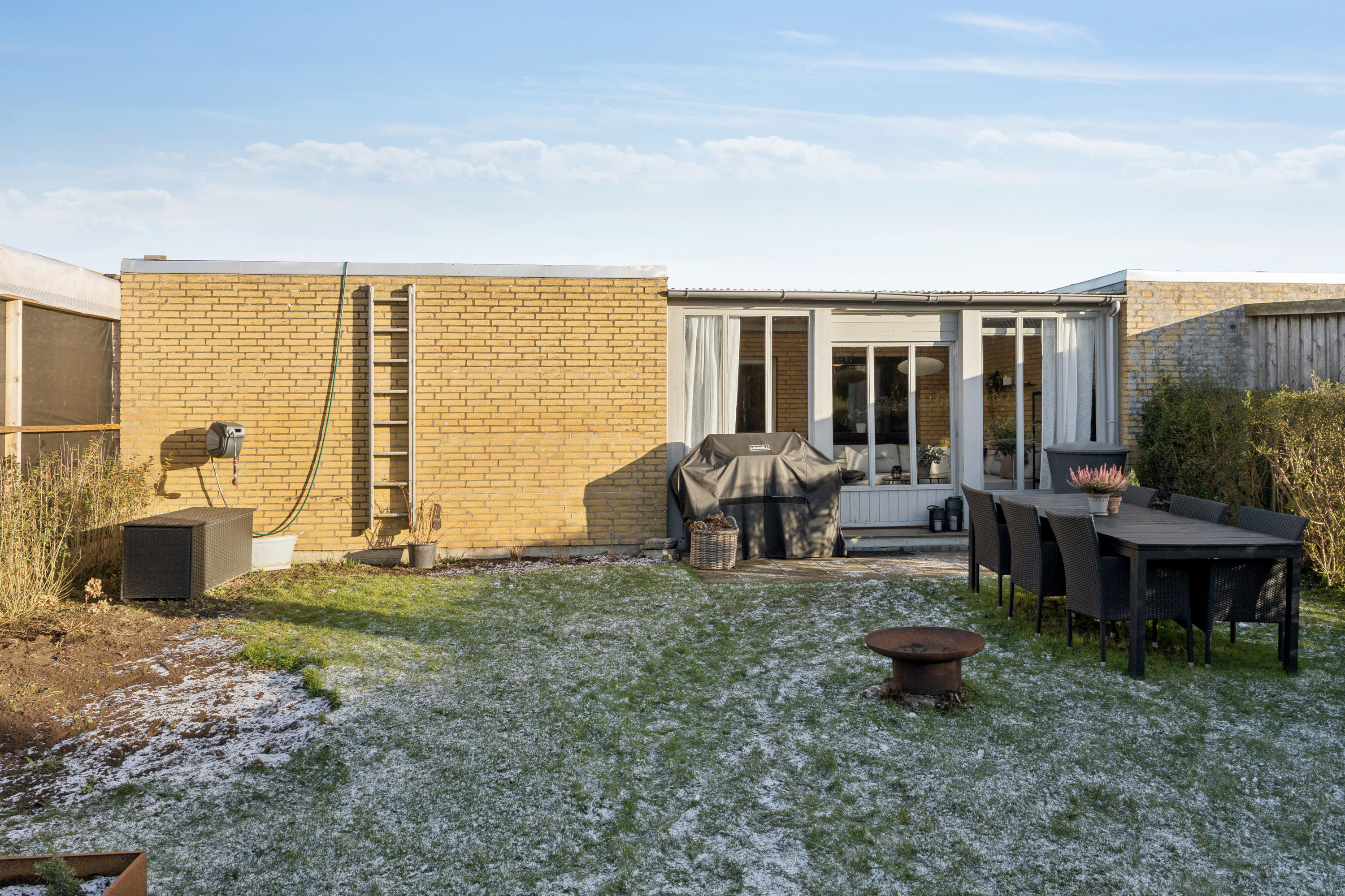 Fremhævet set fra haven billede i fuldskærmstilstand. Billede af Helleristen 109, 4700 Næstved