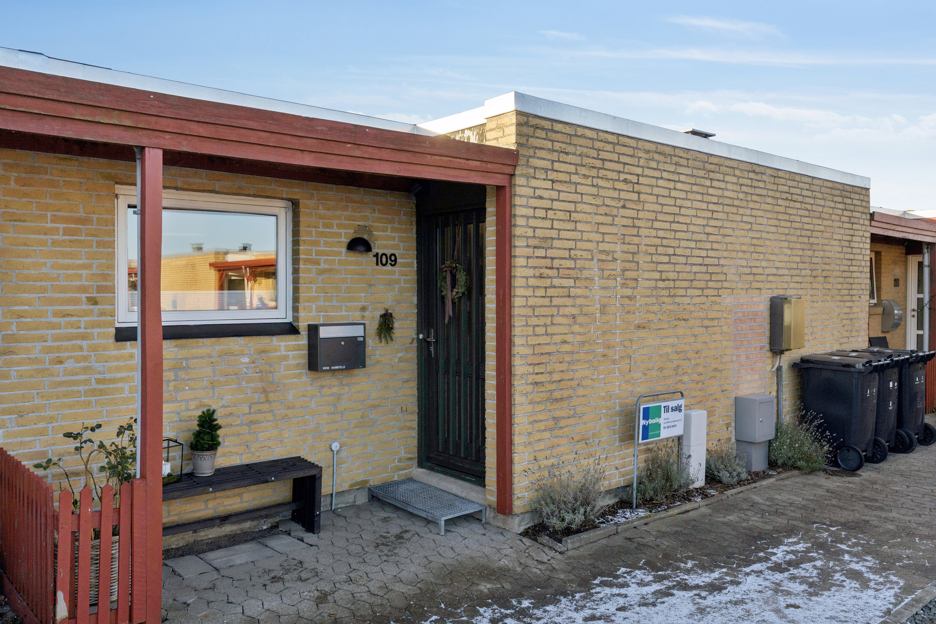 Fremhævet set fra haven billede i fuldskærmstilstand. Billede af Helleristen 109, 4700 Næstved