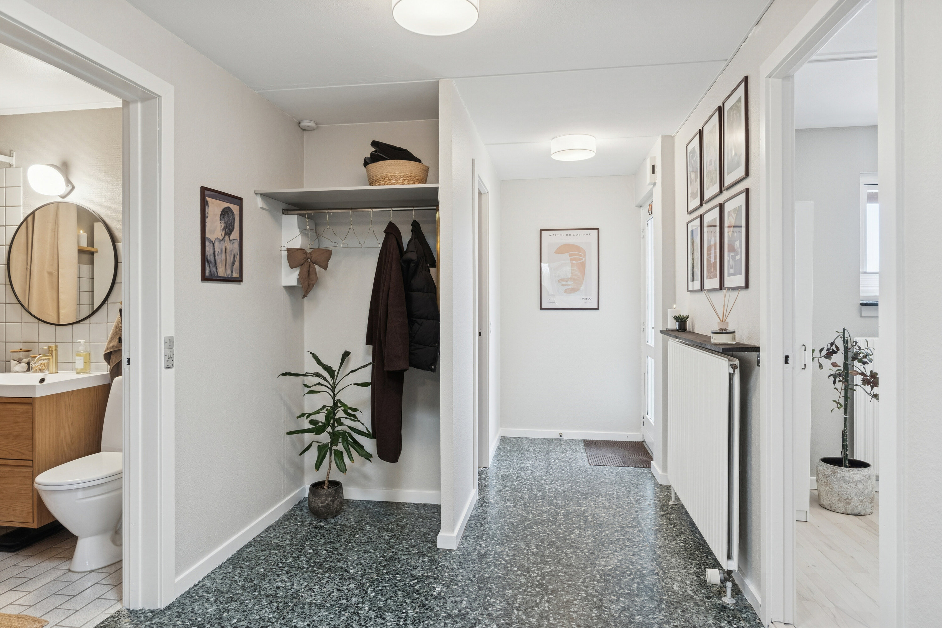 Fremhævet gang billede i fuldskærmstilstand. Billede af Helleristen 109, 4700 Næstved