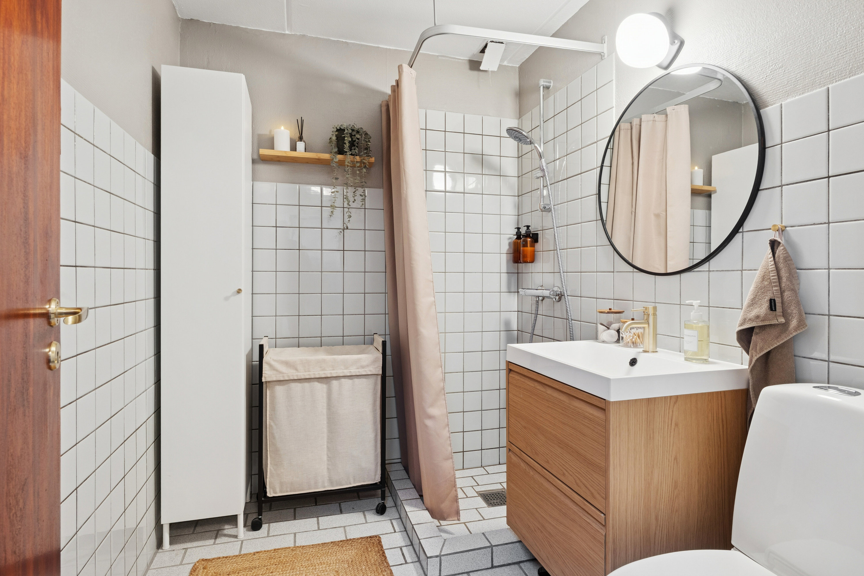 Fremhævet badeværelse billede i fuldskærmstilstand. Billede af Helleristen 109, 4700 Næstved