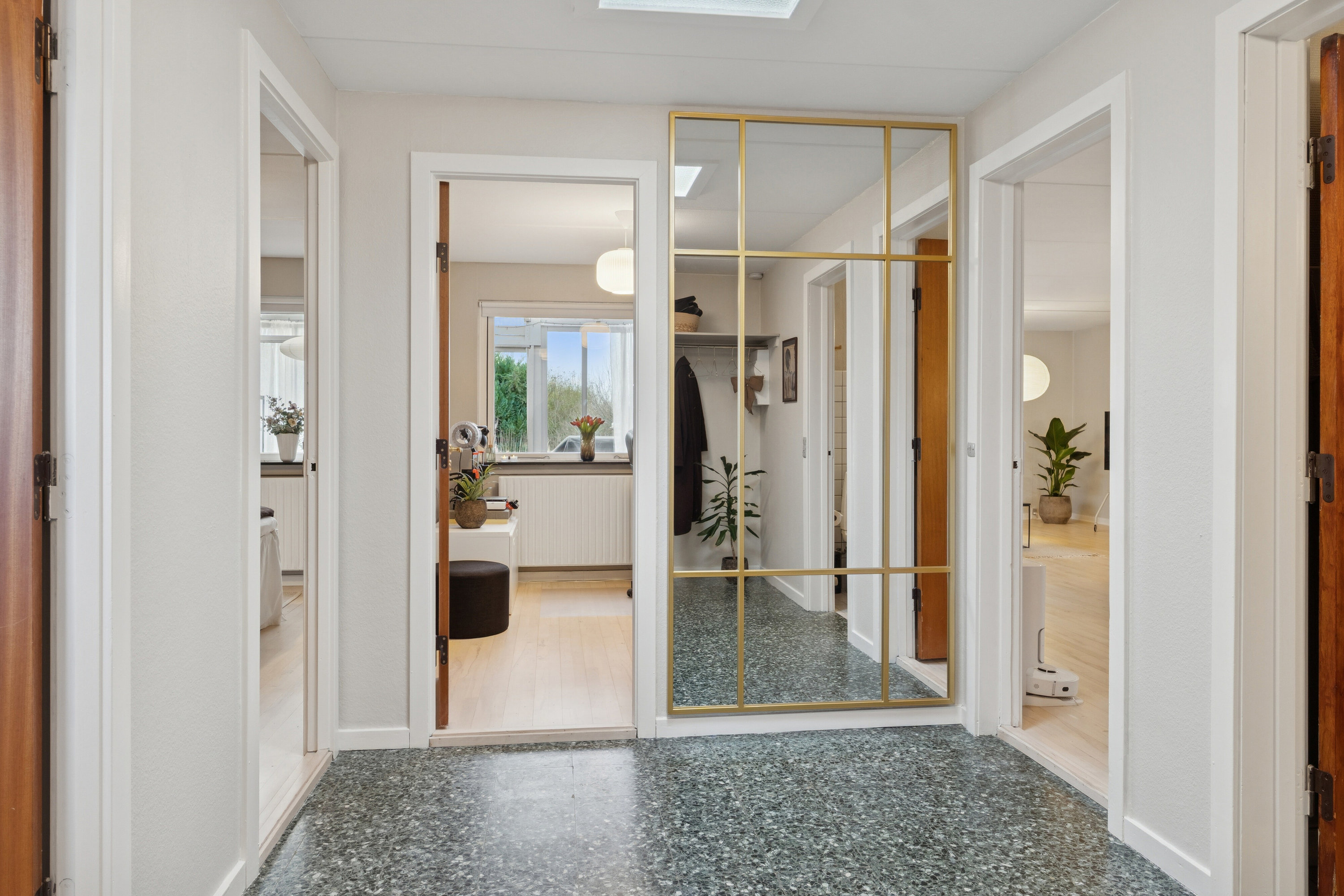 Fremhævet gang billede i fuldskærmstilstand. Billede af Helleristen 109, 4700 Næstved