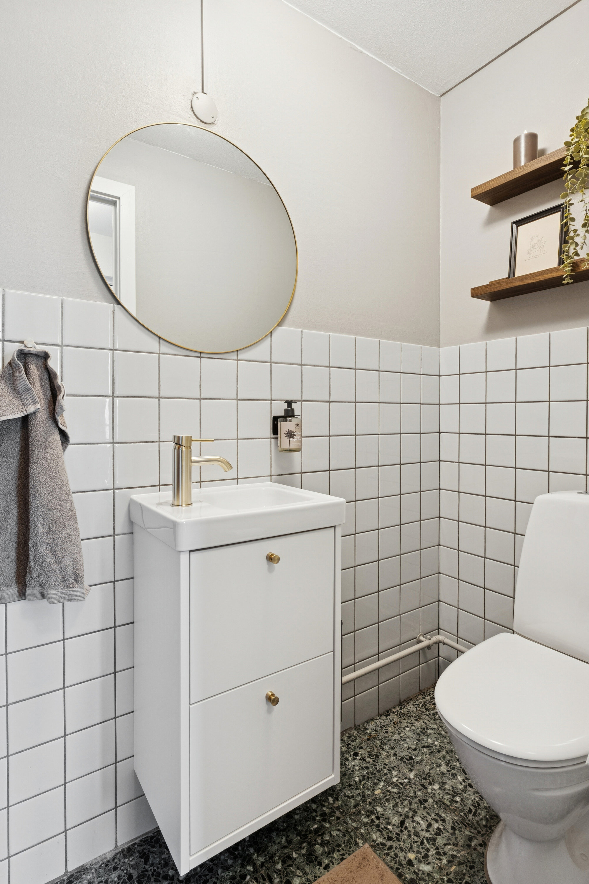 Fremhævet badeværelse billede i fuldskærmstilstand. Billede af Helleristen 109, 4700 Næstved