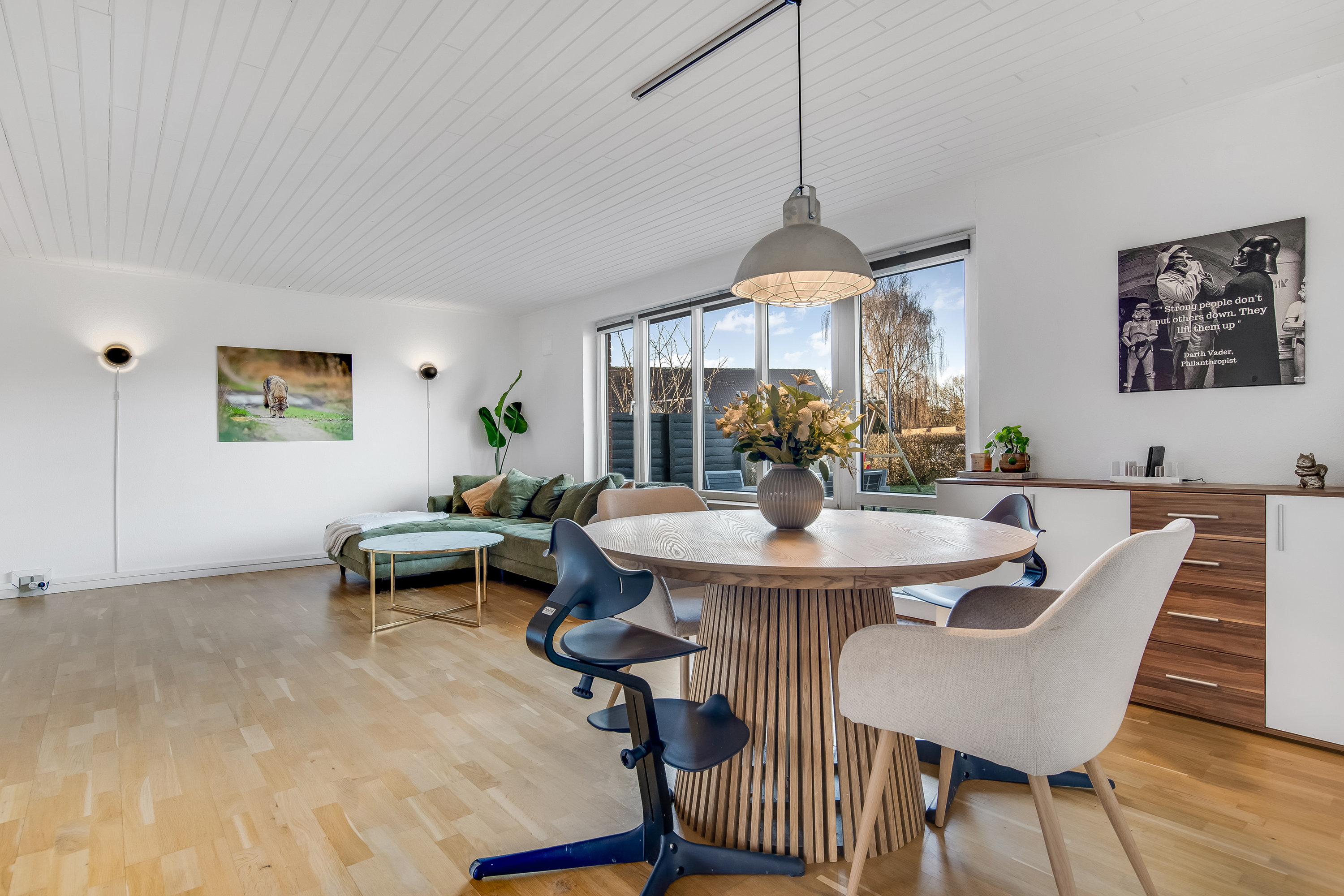 Fremhævet stue billede i fuldskærmstilstand. Billede af Krunderupparken 38, Naur, 7500 Holstebro