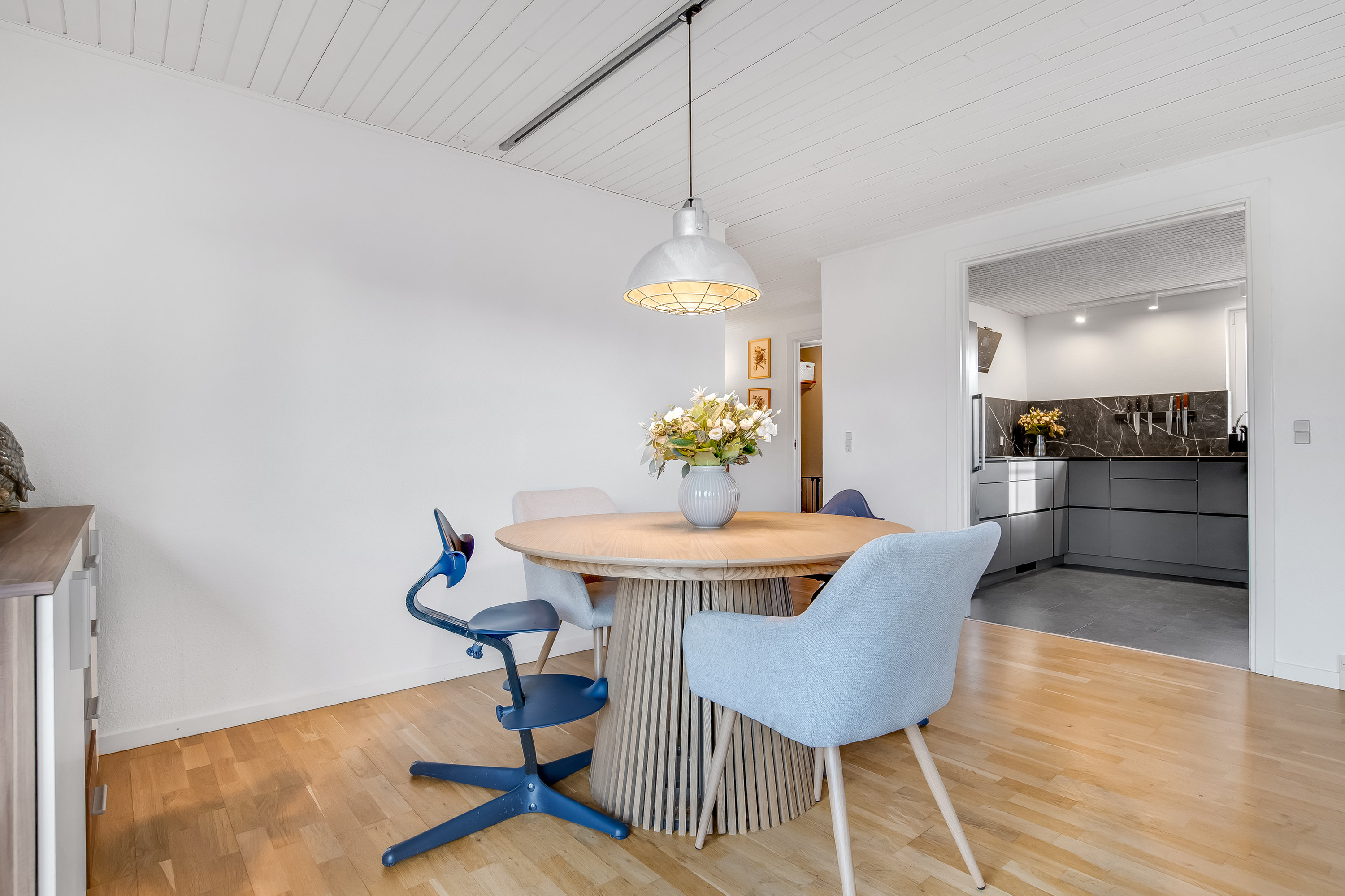 Fremhævet stue billede i fuldskærmstilstand. Billede af Krunderupparken 38, Naur, 7500 Holstebro