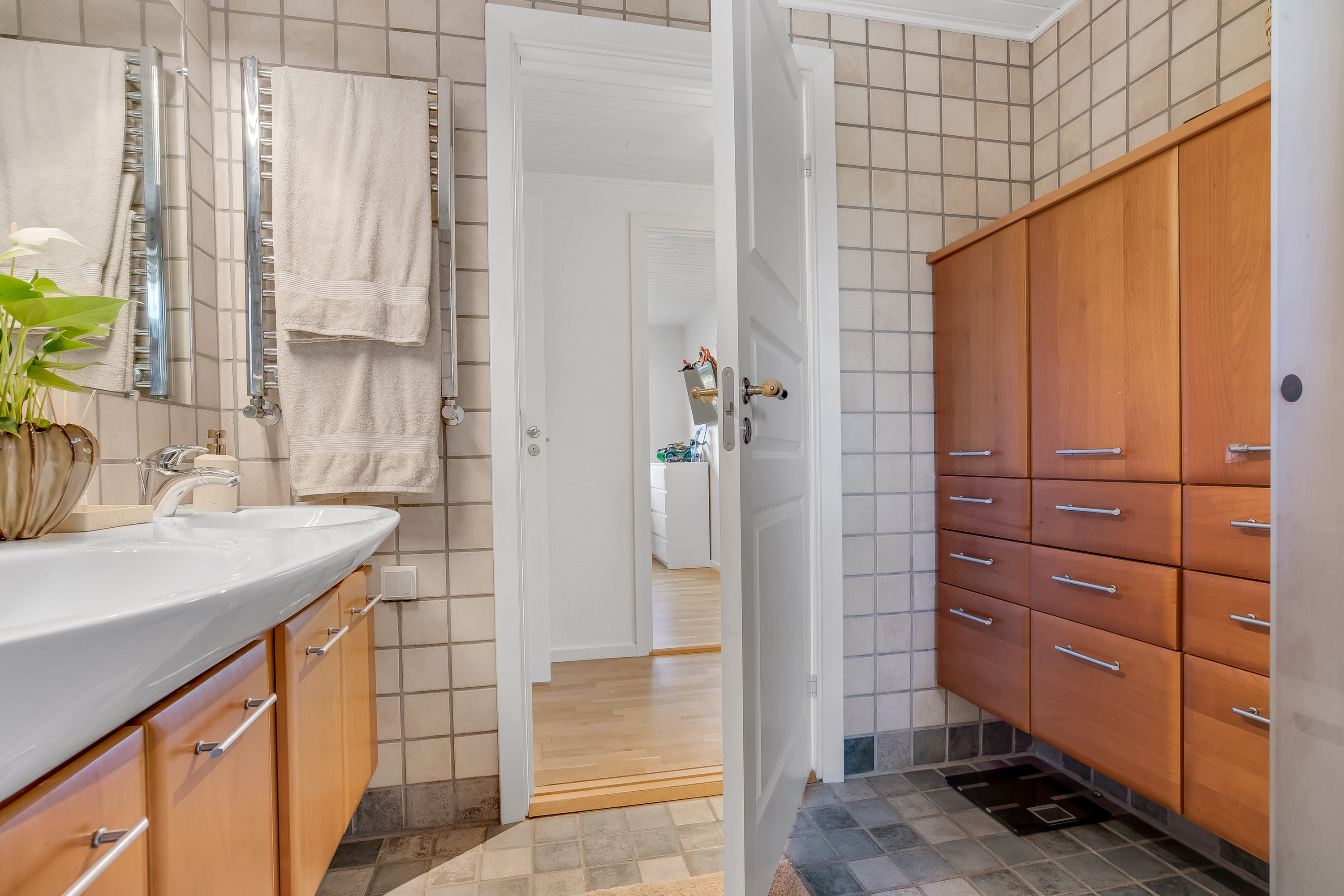 Fremhævet badeværelse billede i fuldskærmstilstand. Billede af Krunderupparken 38, Naur, 7500 Holstebro